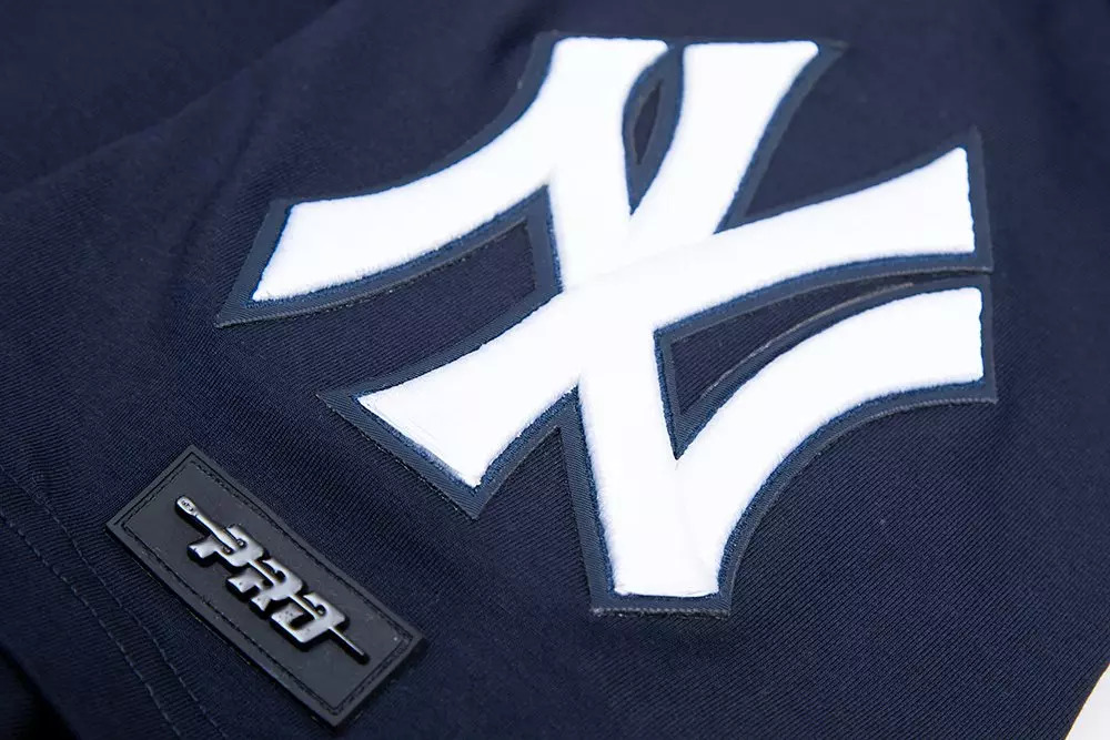 Pro Standard Men's MLB New York Yankees Classic Chenille Top - NAVY