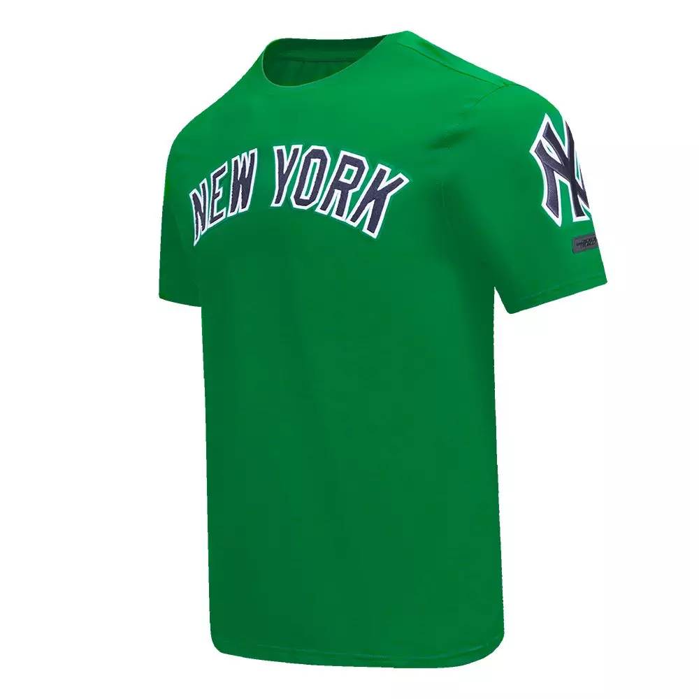 Pro Standard Men's MLB New York Yankees Classic Chenille Top - GREEN