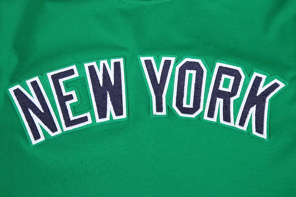 Pro Standard Men's MLB New York Yankees Classic Chenille Top - GREEN