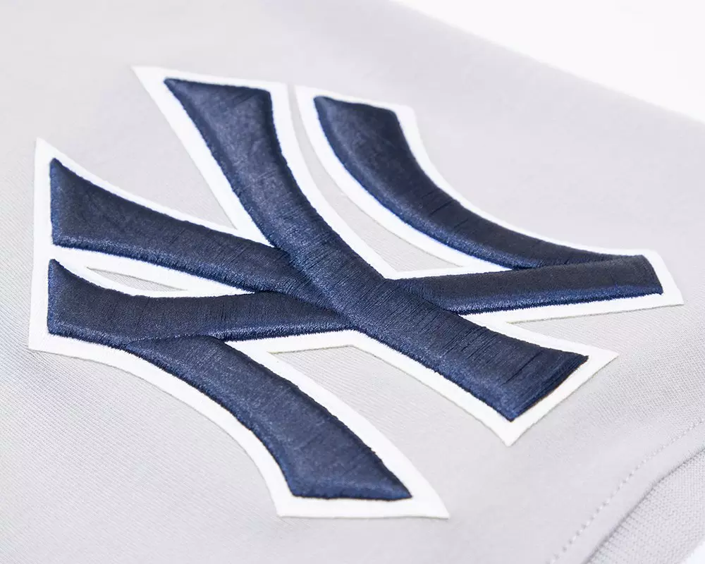 Pro Standard Men's MLB New York Yankees Classic Chenille Striped Sleeve Top - GREY