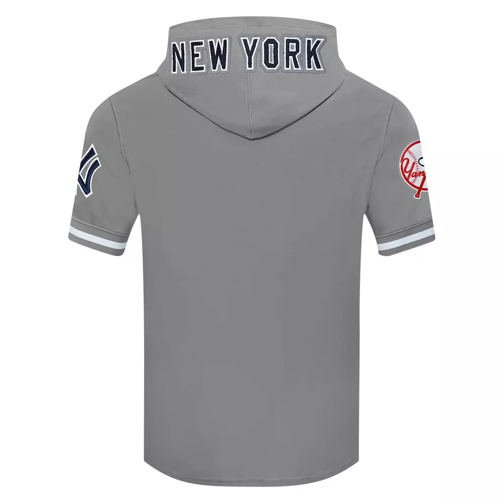 Pro Standard Men's MLB New York Yankees Classic Chenille Short Sleeve Pullover Hoodie - GREY