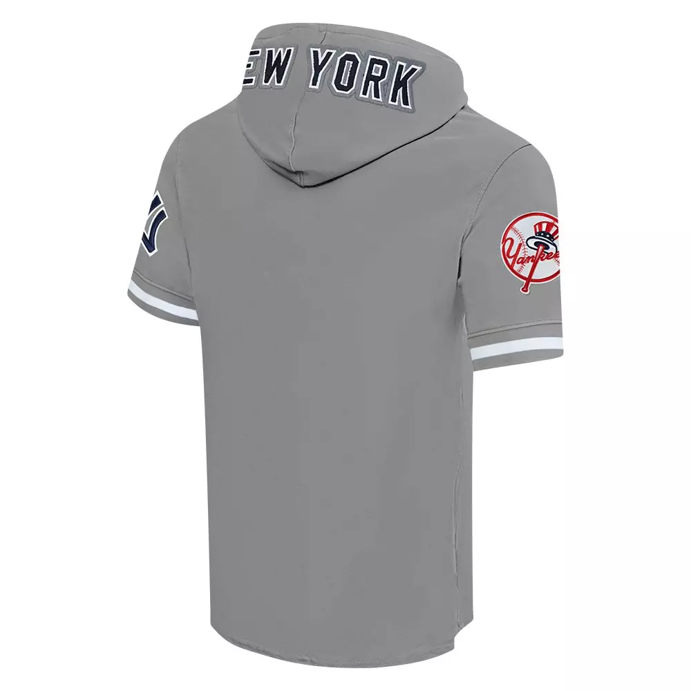 Pro Standard Men's MLB New York Yankees Classic Chenille Short Sleeve Pullover Hoodie - GREY