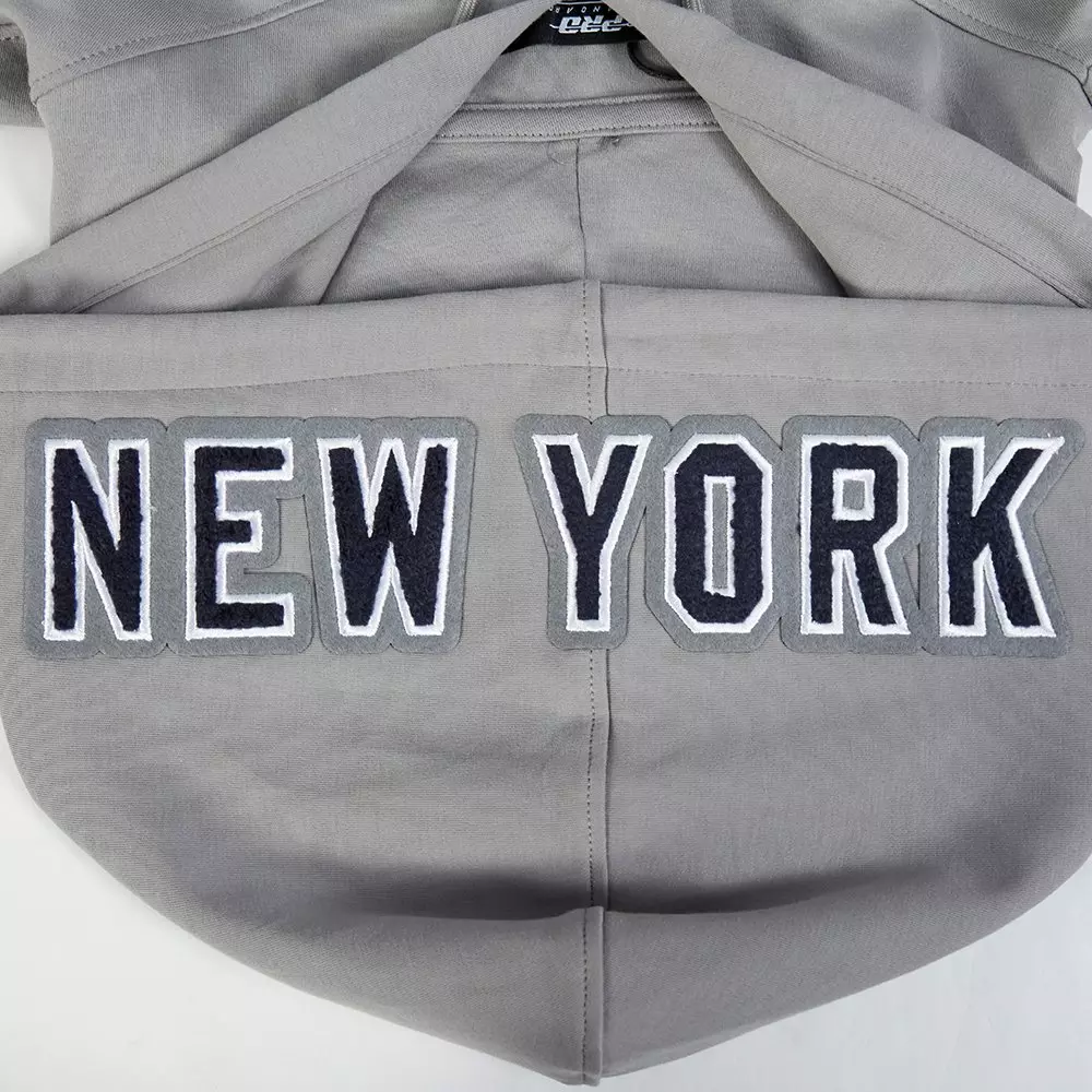 Pro Standard Men's MLB New York Yankees Classic Chenille Short Sleeve Pullover Hoodie - GREY