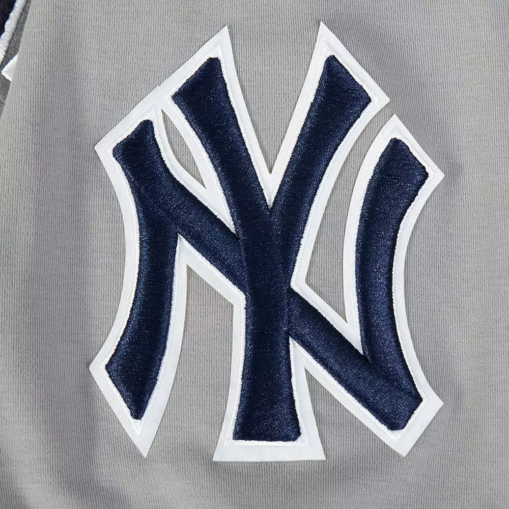 Pro Standard Men's MLB New York Yankees Classic Chenille Short Sleeve Pullover Hoodie - GREY