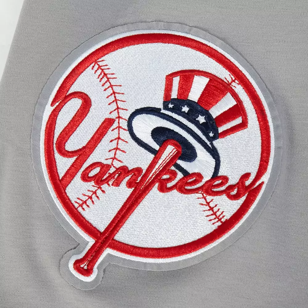 Pro Standard Men's MLB New York Yankees Classic Chenille Short Sleeve Pullover Hoodie - GREY