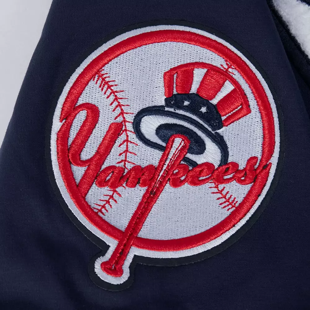 Pro Standard Men's MLB New York Yankees Classic Chenille Short Sleeve Pullover Hoodie - NAVY