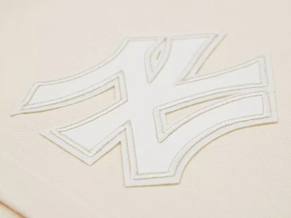 Pro Standard Men's MLB New York Yankees Neutral Fleece Short - CREAM