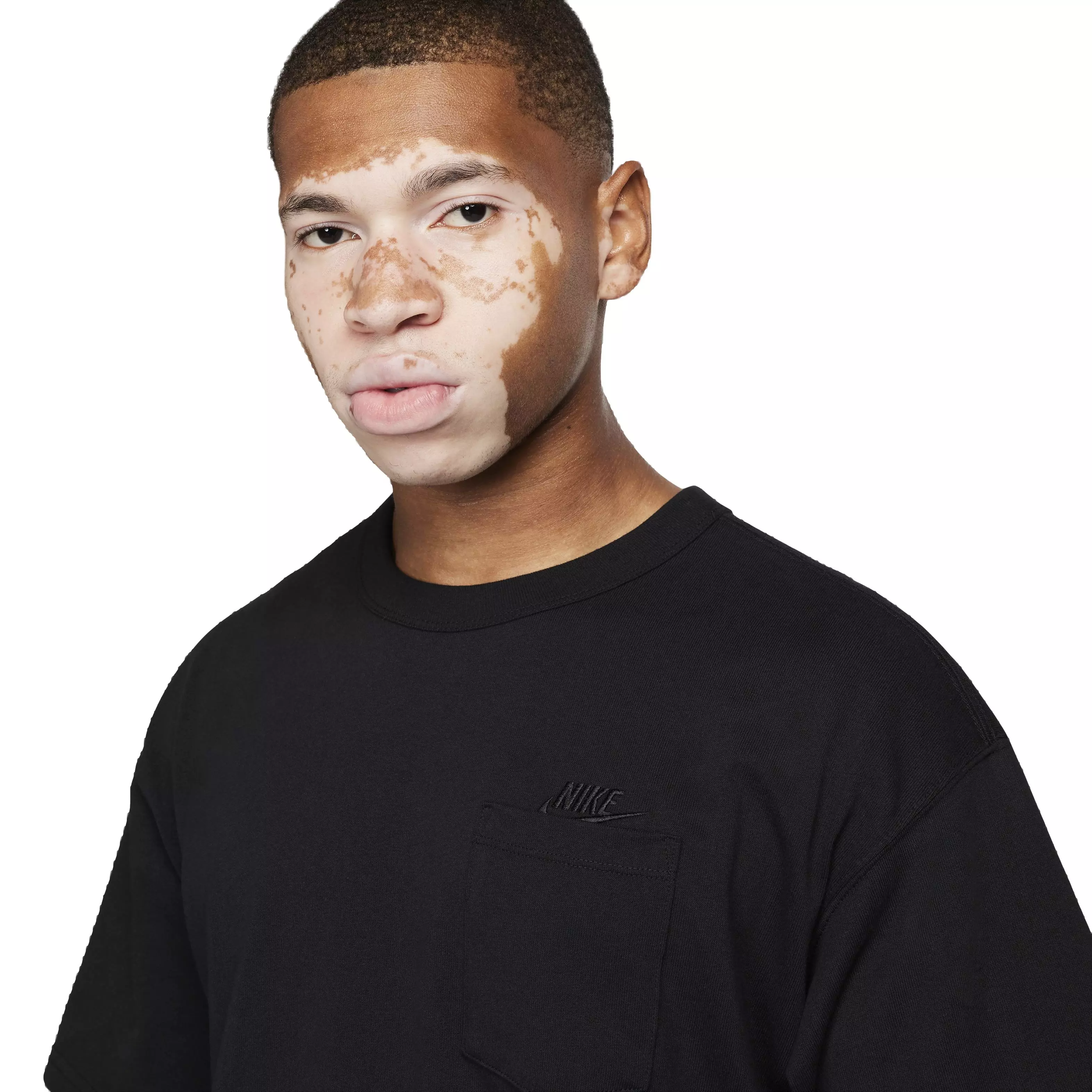 Nike Men's Sportswear Premium Essentials Pocket T-Shirt - BLACK