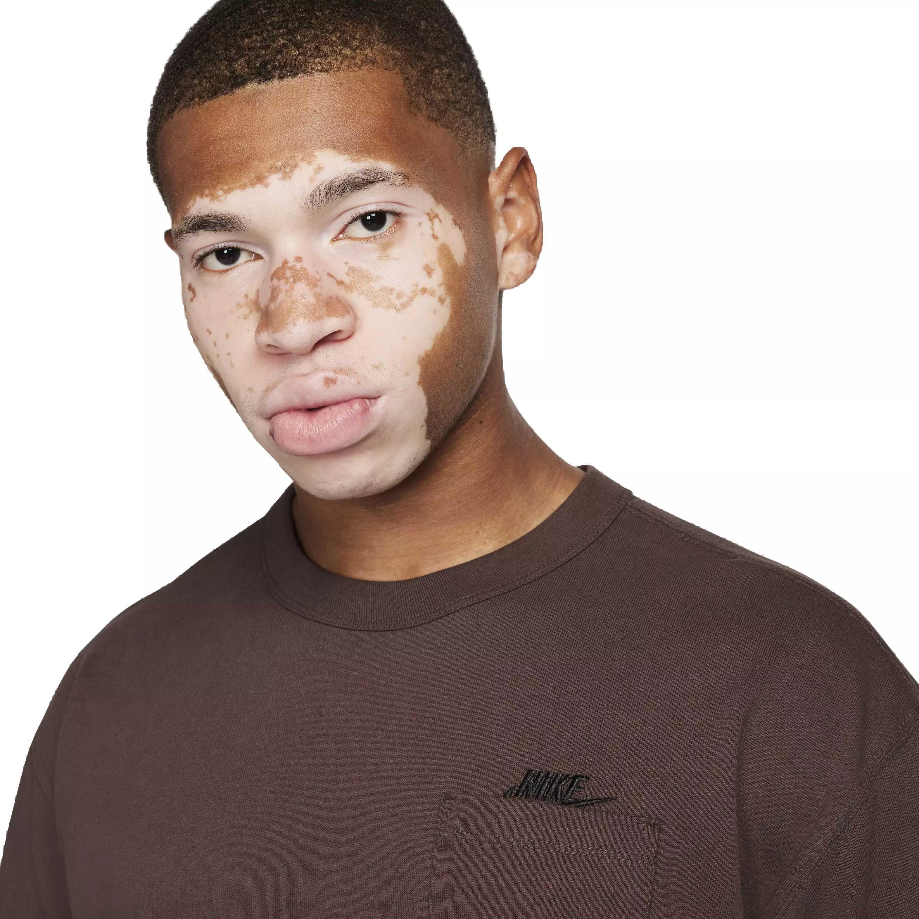 Nike Men's Sportswear Premium Essentials Pocket T-Shirt - BROWN