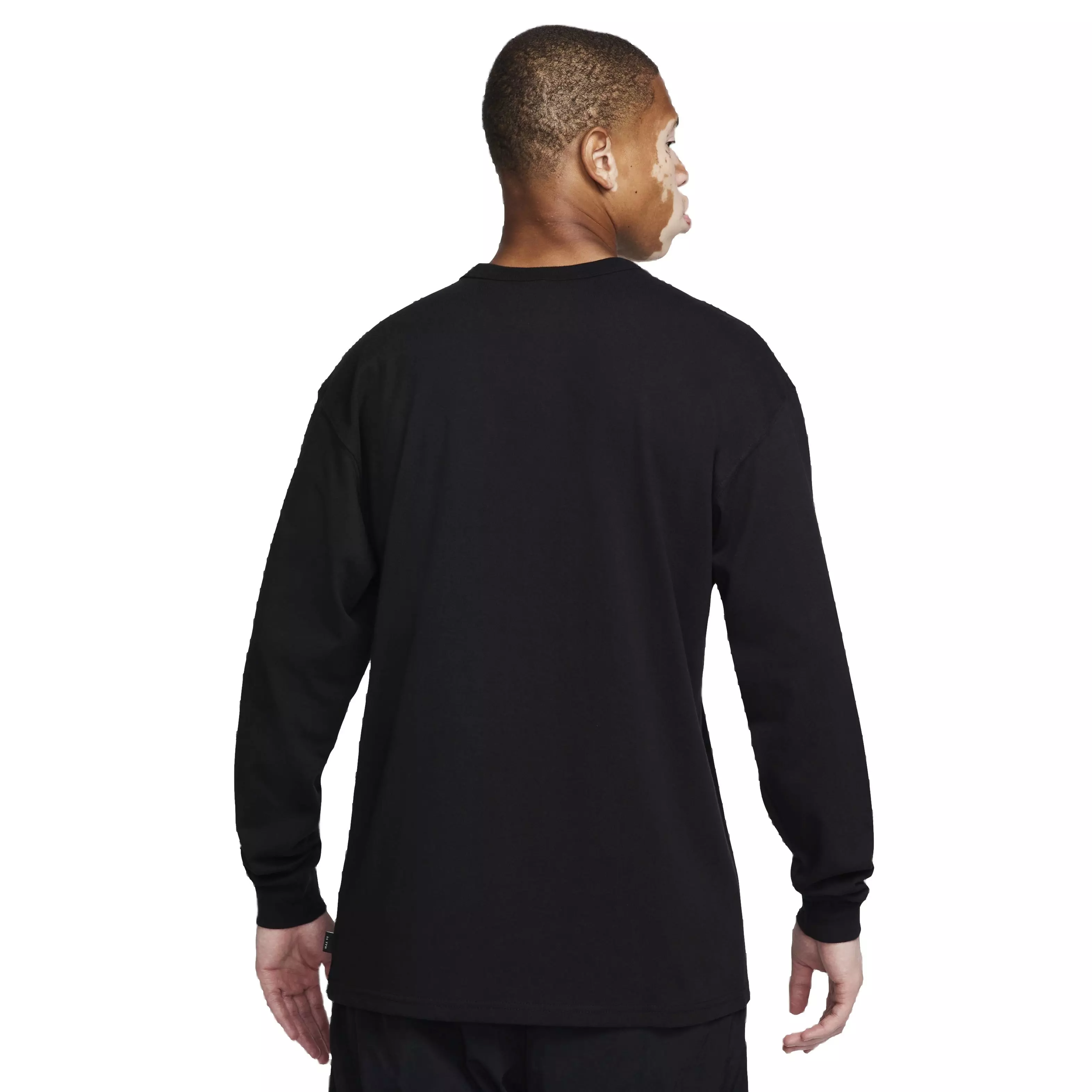 Nike Men's Sportswear Premium Essentials Long-Sleeve Pocket Tee - BLACK