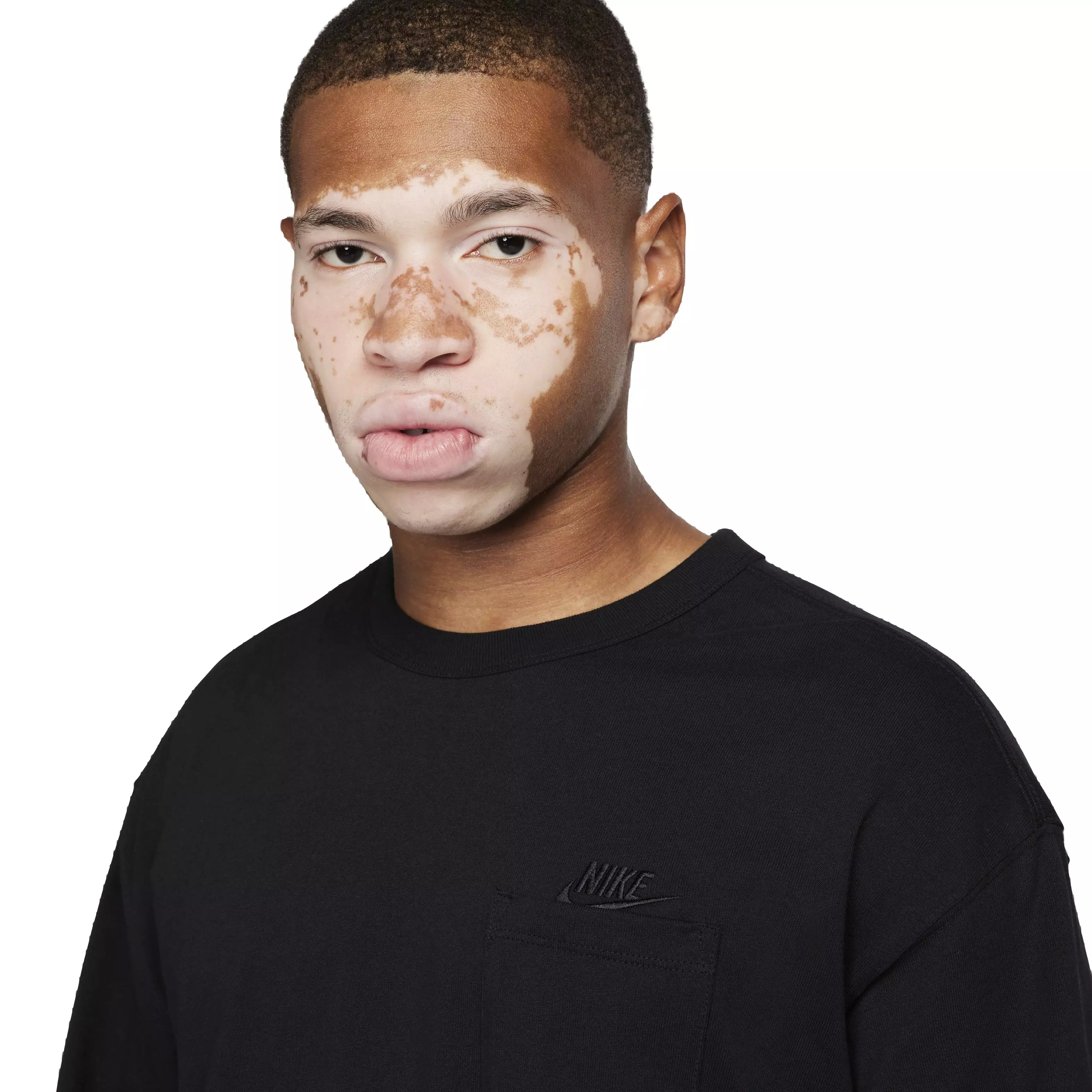 Nike Men's Sportswear Premium Essentials Long-Sleeve Pocket T-Shirt - BLACK