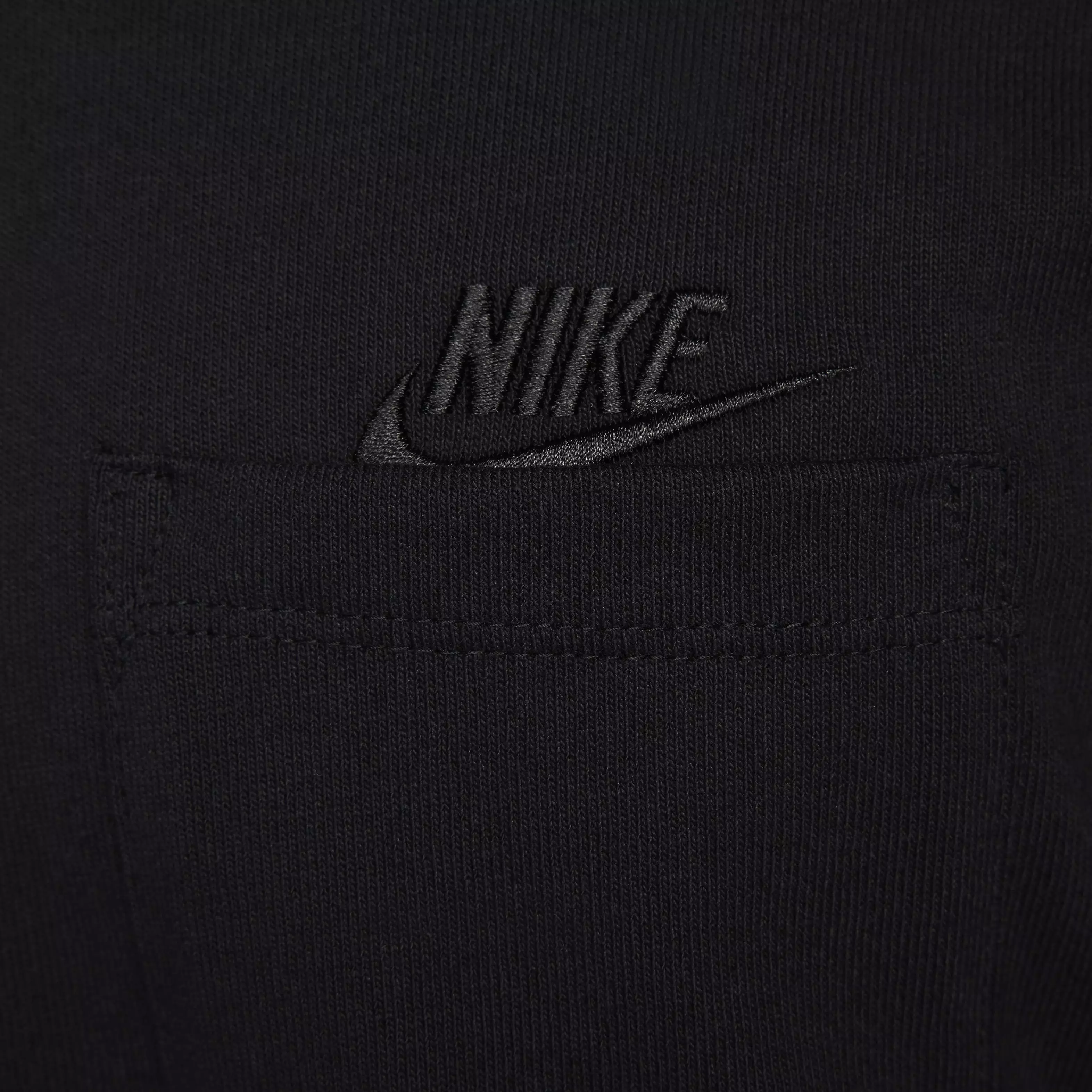 Nike Men's Sportswear Premium Essentials Long-Sleeve Pocket Tee - BLACK