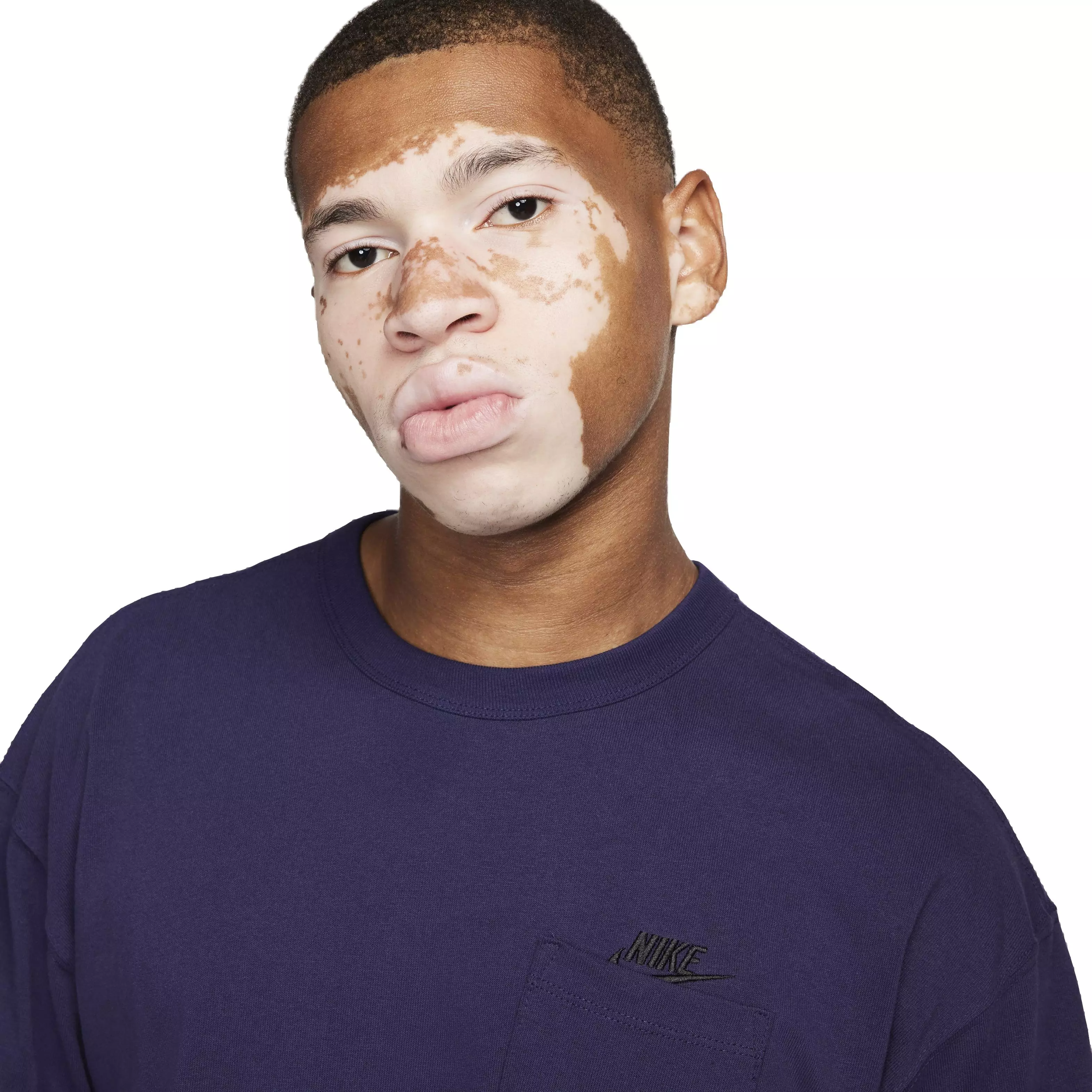 Nike Men's Sportswear Premium Essentials Long-Sleeve Pocket T-Shirt - PURPLE