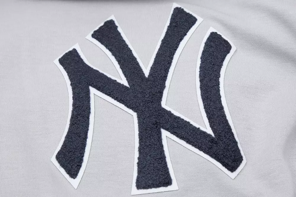 Pro Standard Men's MLB New York Yankees Chenille Pullover Hoodie - GREY