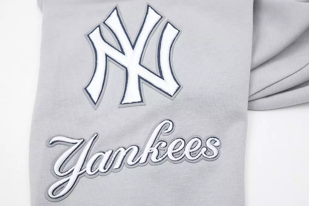 Pro Standard Men's MLB New York Yankees Chenille Pullover Hoodie - GREY