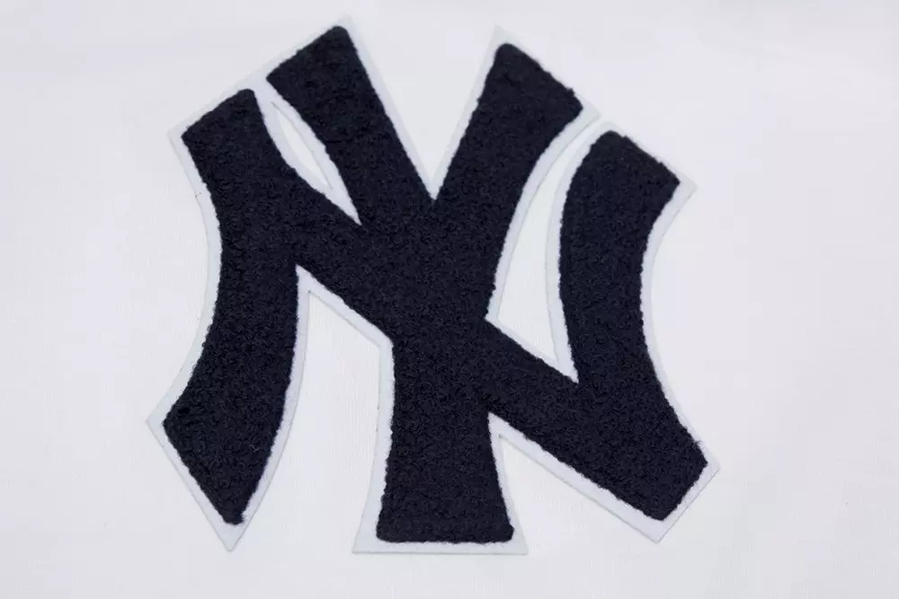 Pro Standard Men's MLB New York Yankees Chenille Pullover Hoodie - WHITE