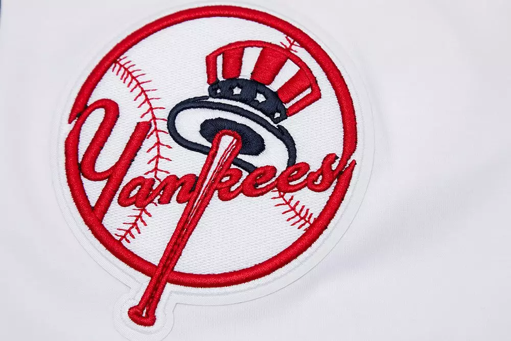 Pro Standard Men's MLB New York Yankees Chenille Pullover Hoodie - WHITE