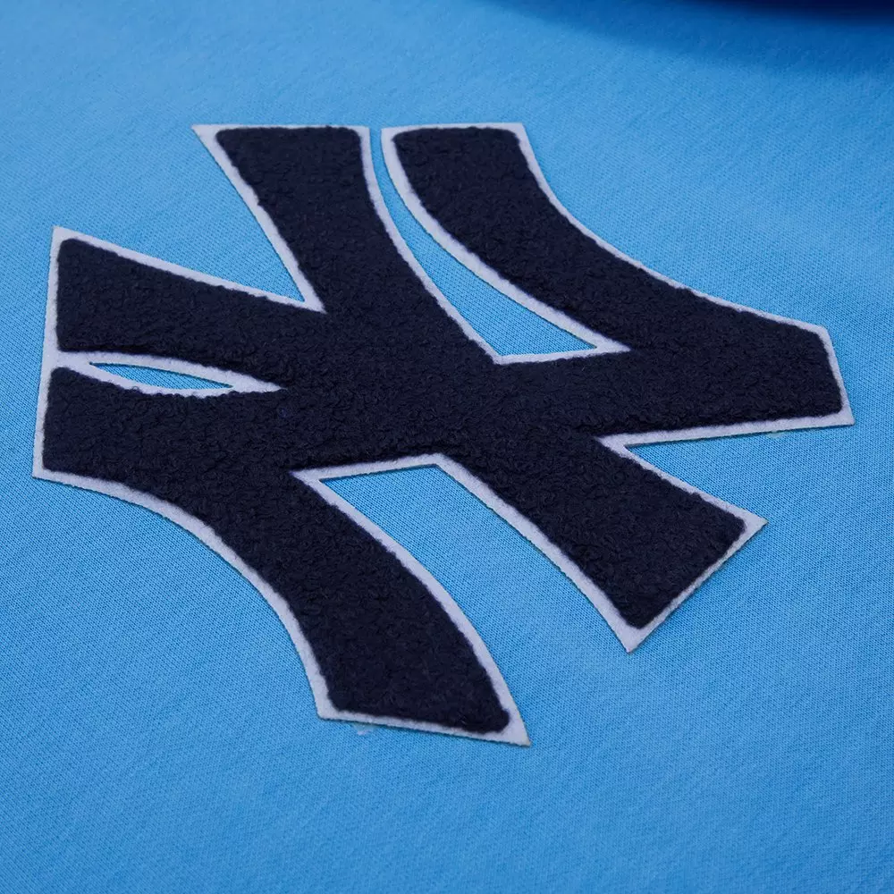 Pro Standard Men's MLB New York Yankees Chenille Pullover Hoodie - BLUE