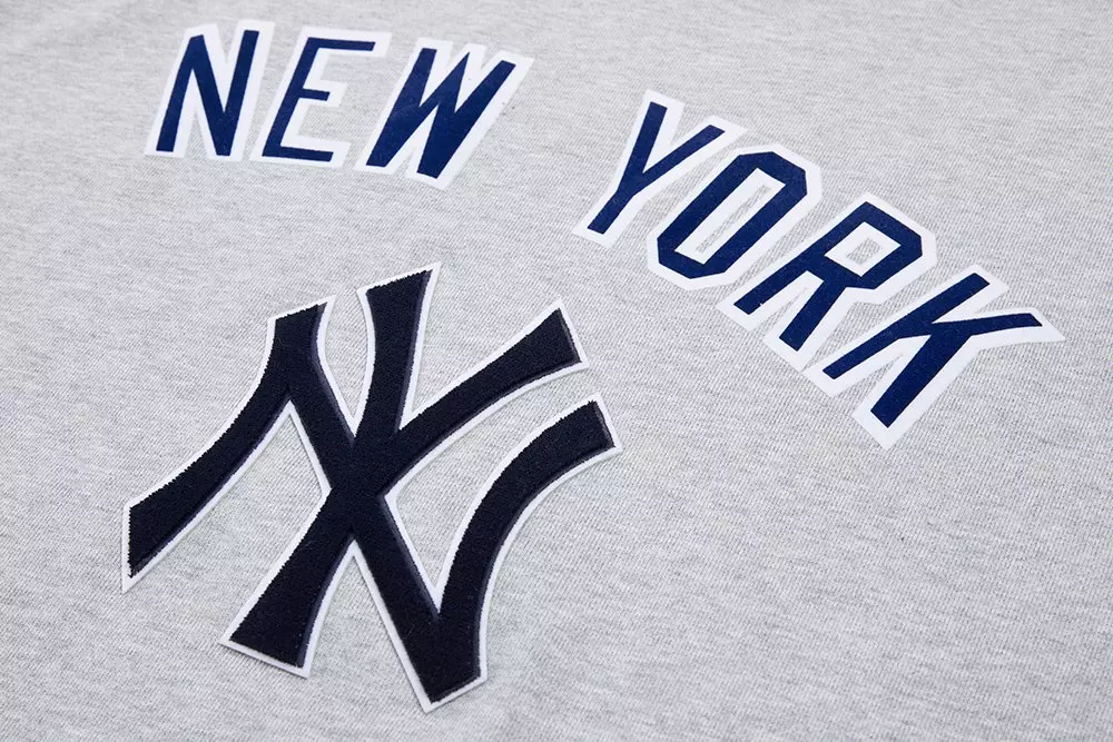 Pro Standard Men's MLB New York Yankees Classic Crewneck - GREY