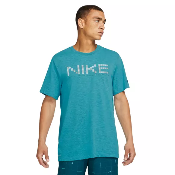 Nike Dri-FIT Men's Graphic Training T-Shirt. Nike IN