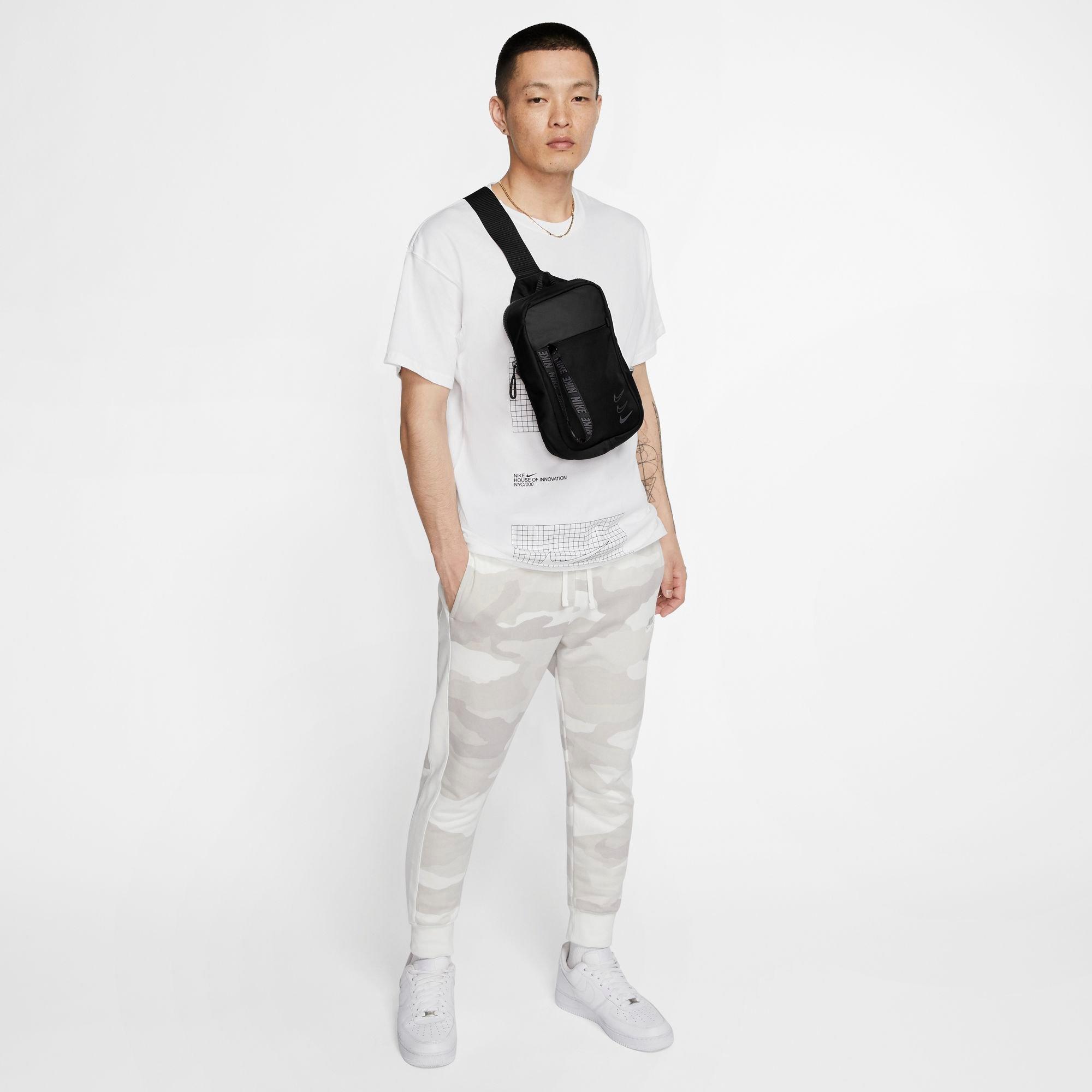 Nike hip pack online essential