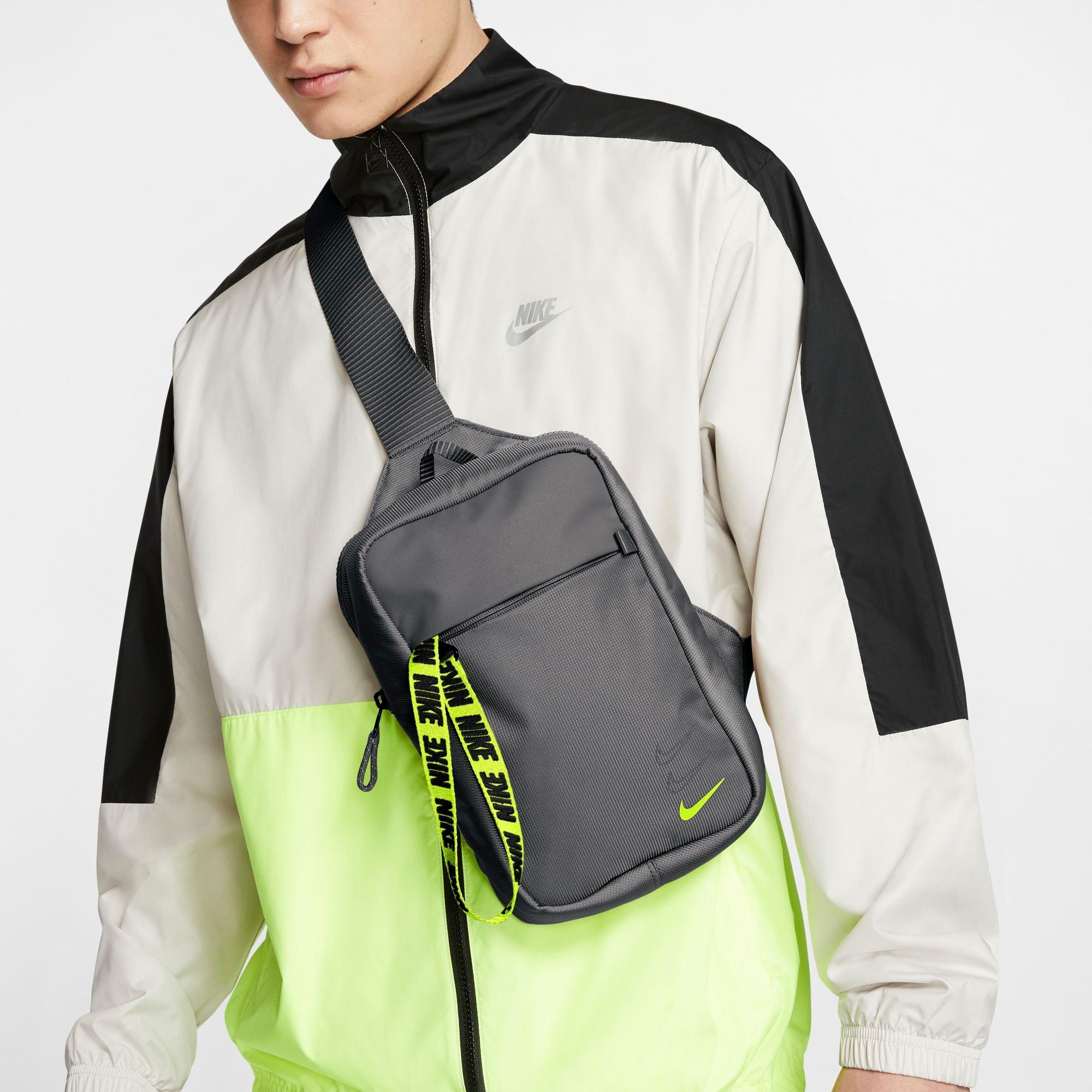 nike sportswear hip pack