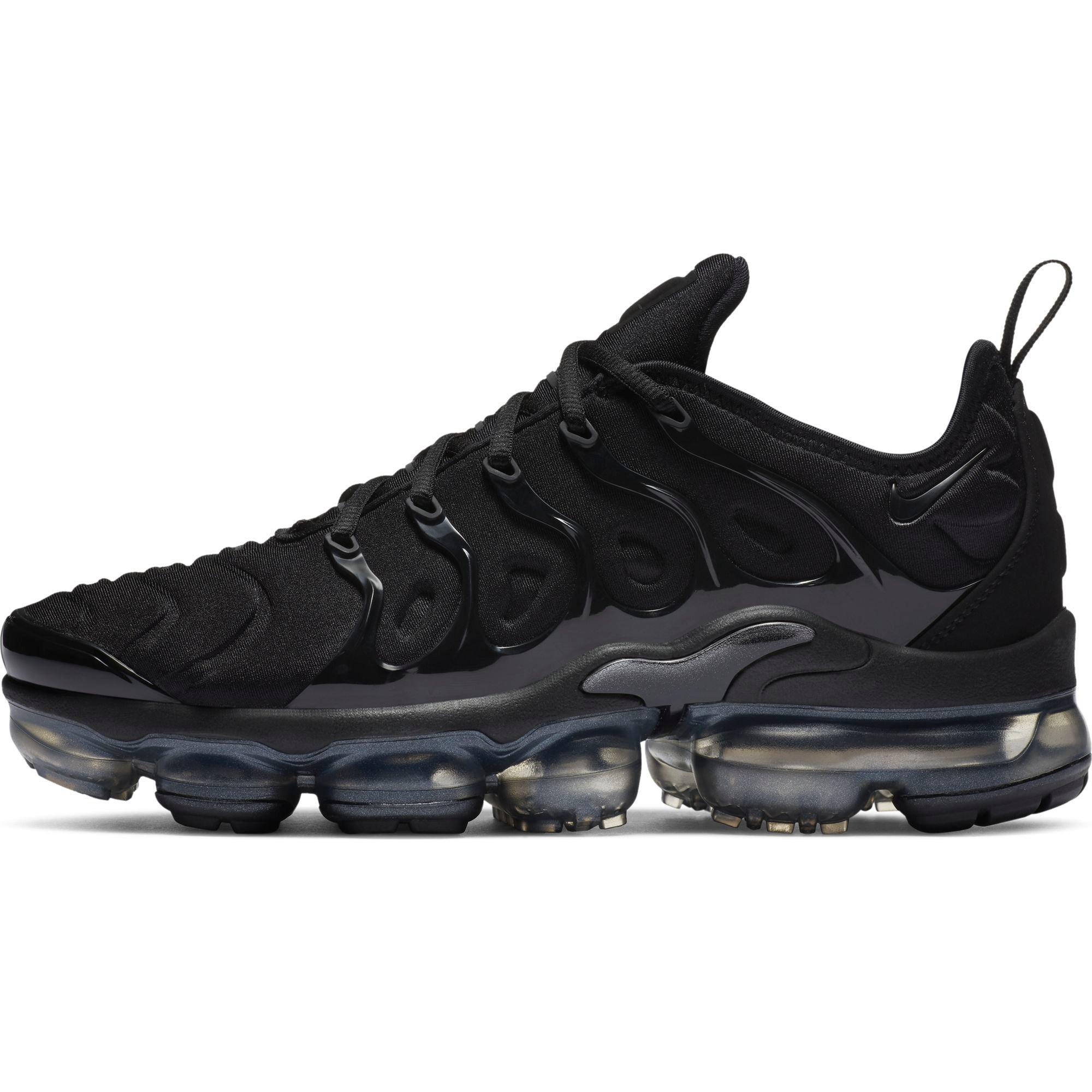 Outfit ideas - How to wear NIKE AIR VAPORMAX PLUS (BLACK/BLACK