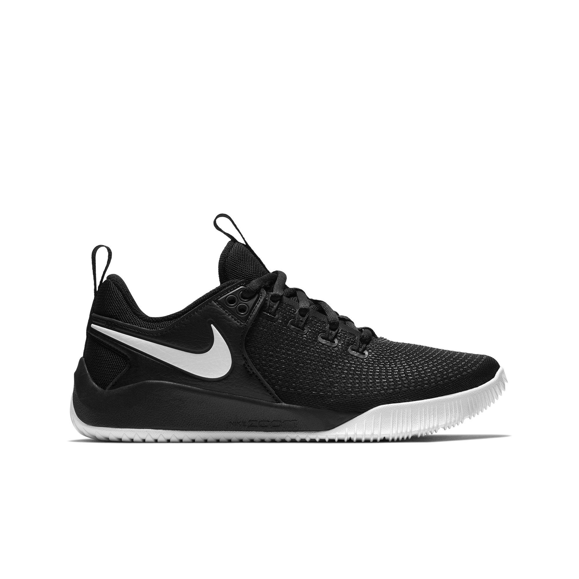 Black and white 2025 nike volleyball shoes