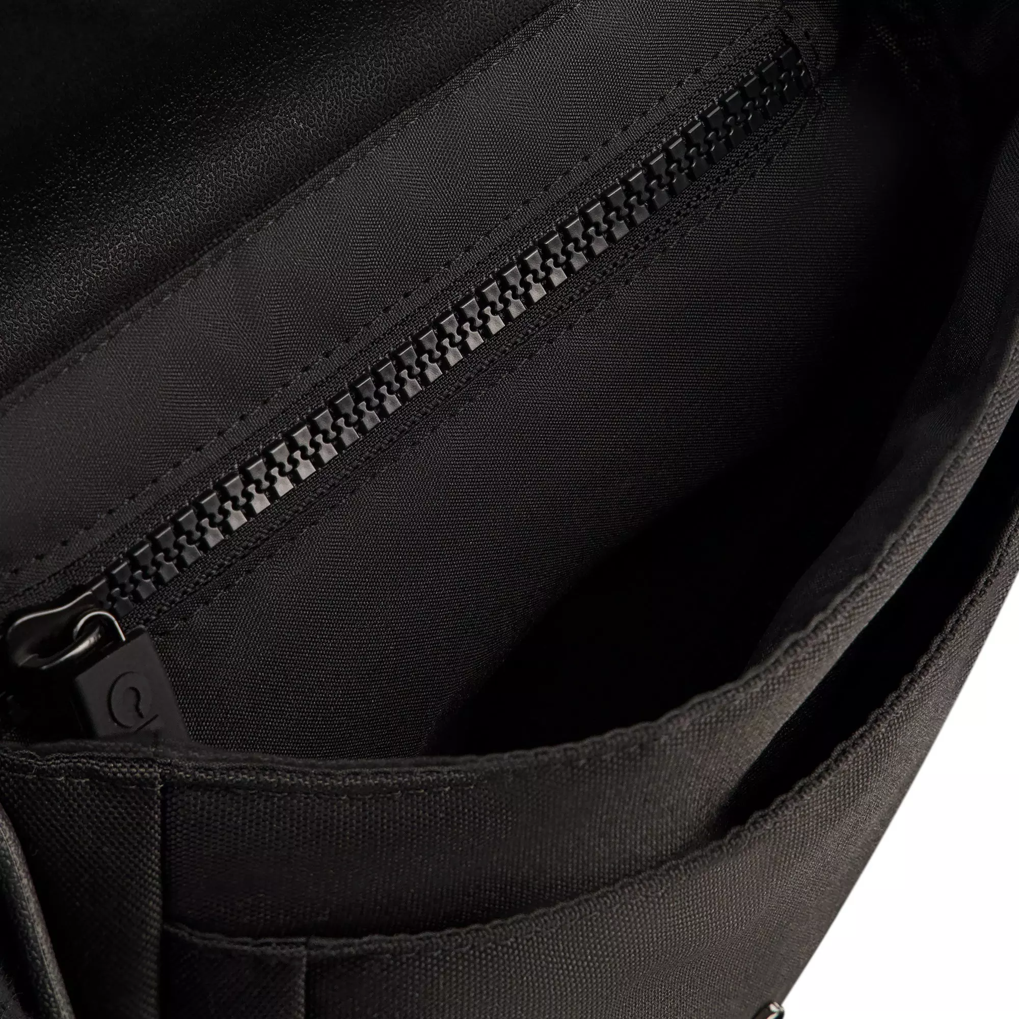 Crocs Classic Crossbody Bag with Front Flap - BLACK