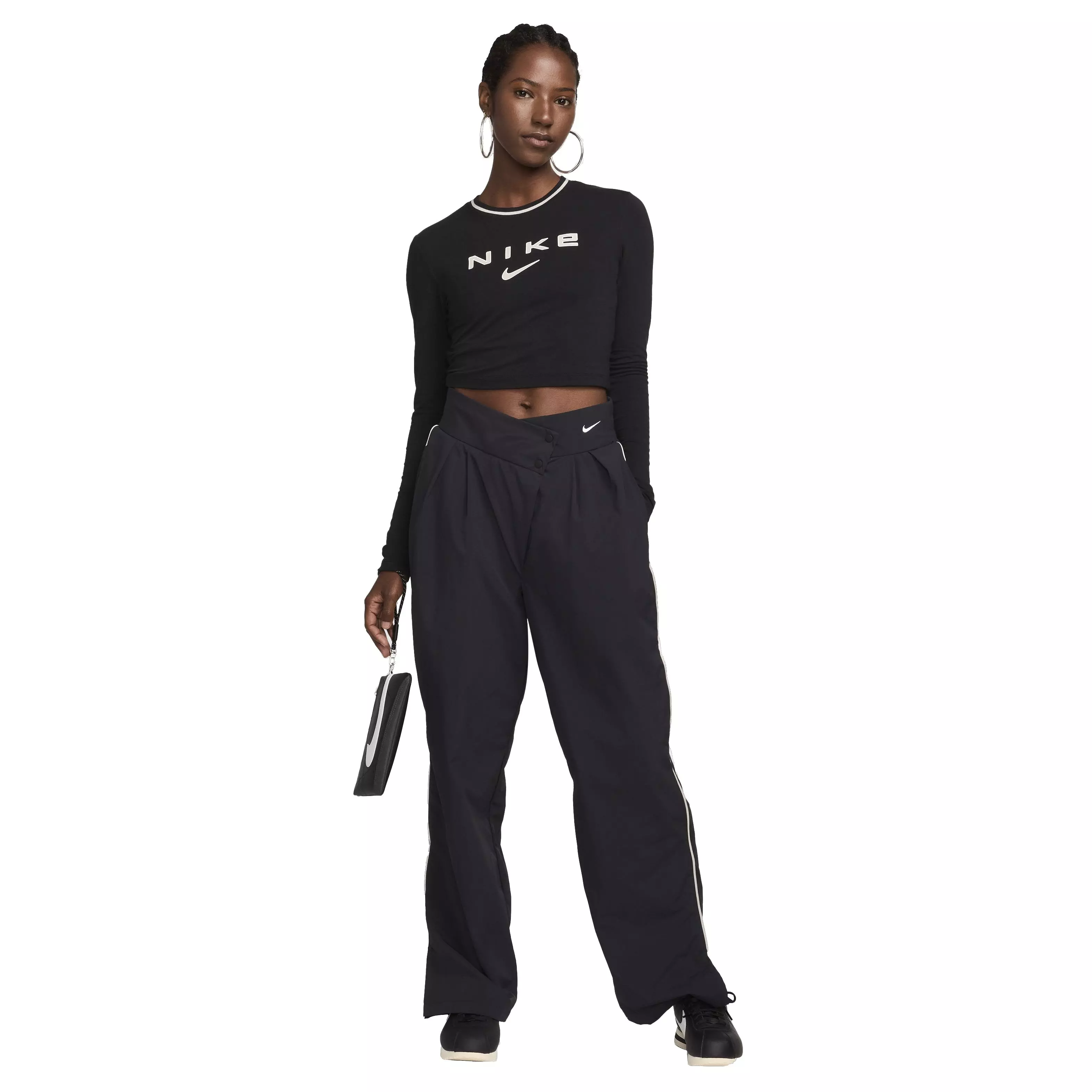 Nike Women's Sportswear Chill Knit Slim Long-Sleeve Cropped Graphic Tee - BLACK