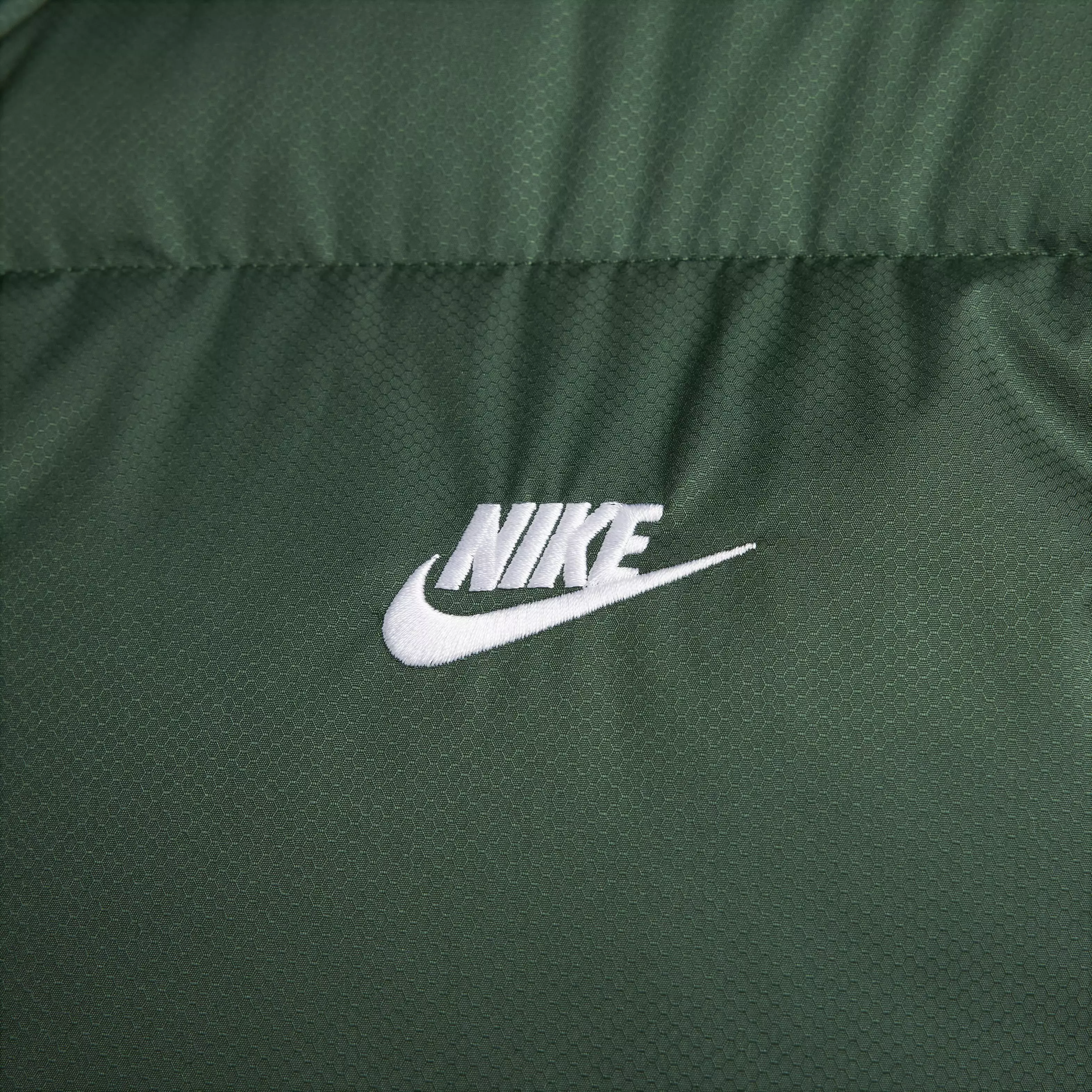 Nike Men's Sportswear Club Water-Repellent Puffer Vest - GREEN