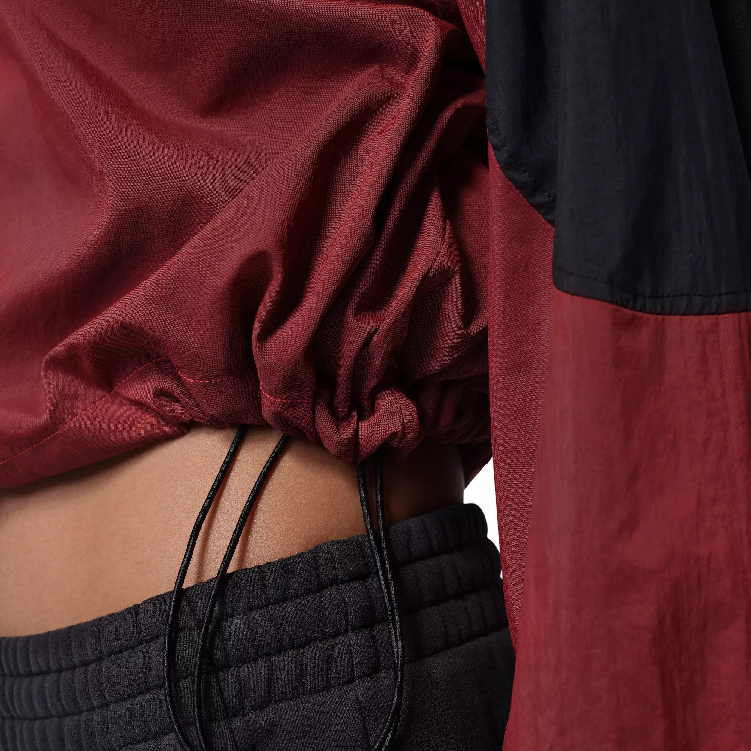 Jordan Women's Brooklyn Woven Long-Sleeve Graphic Pullover - Black/Red - BLACK/RED