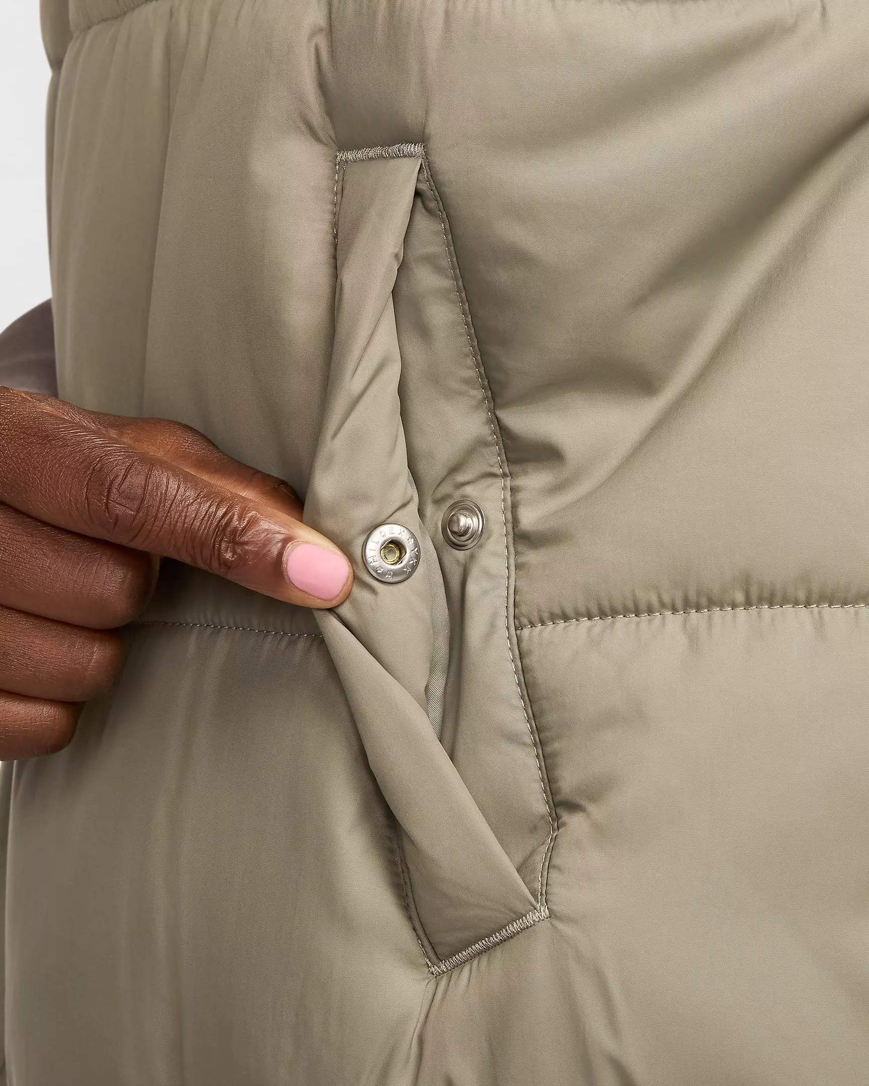 Nike Women's Sportswear Classic Puffer Therma-FIT Loose Hooded Jacket - LT ARMY GREEN