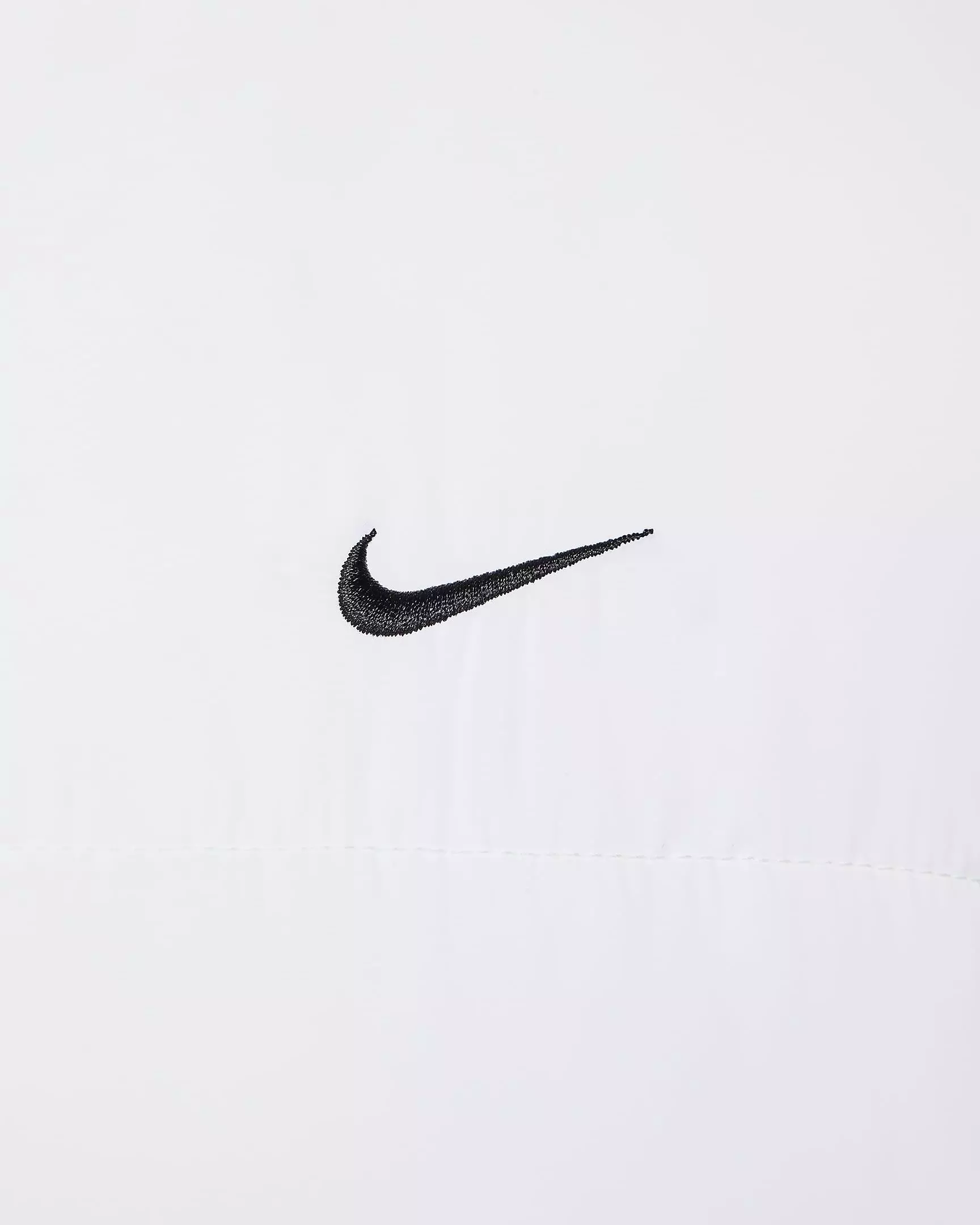 Nike Women's Sportswear Classic Puffer Therma-FIT Loose Vest - WHITE