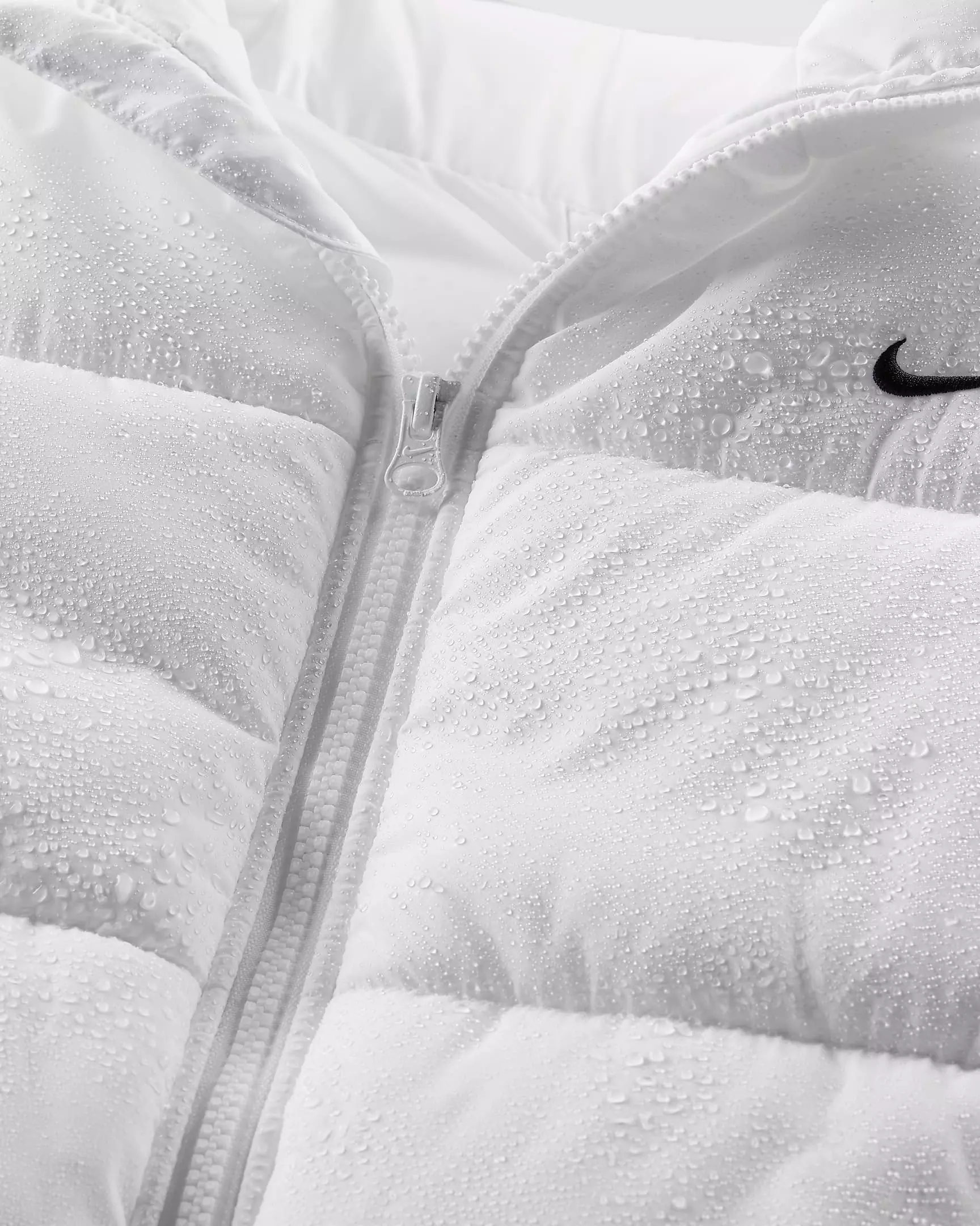 Nike Women's Sportswear Classic Puffer Therma-FIT Loose Vest - WHITE