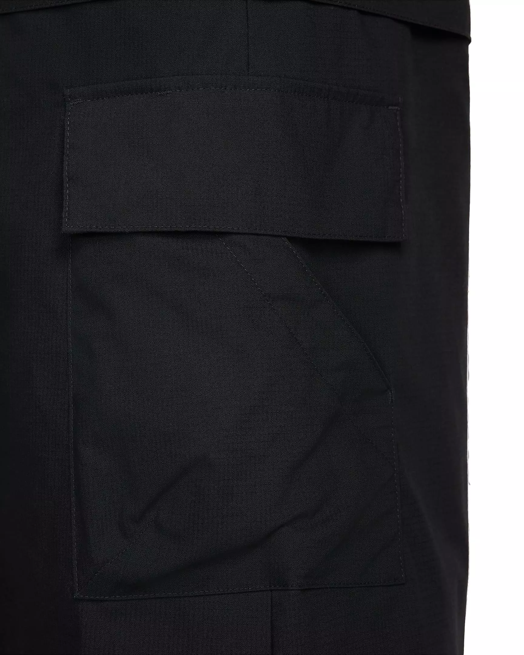 Nike Women's Sportswear Essential Mid-Rise Woven Cargo Midi Skirt - BLACK
