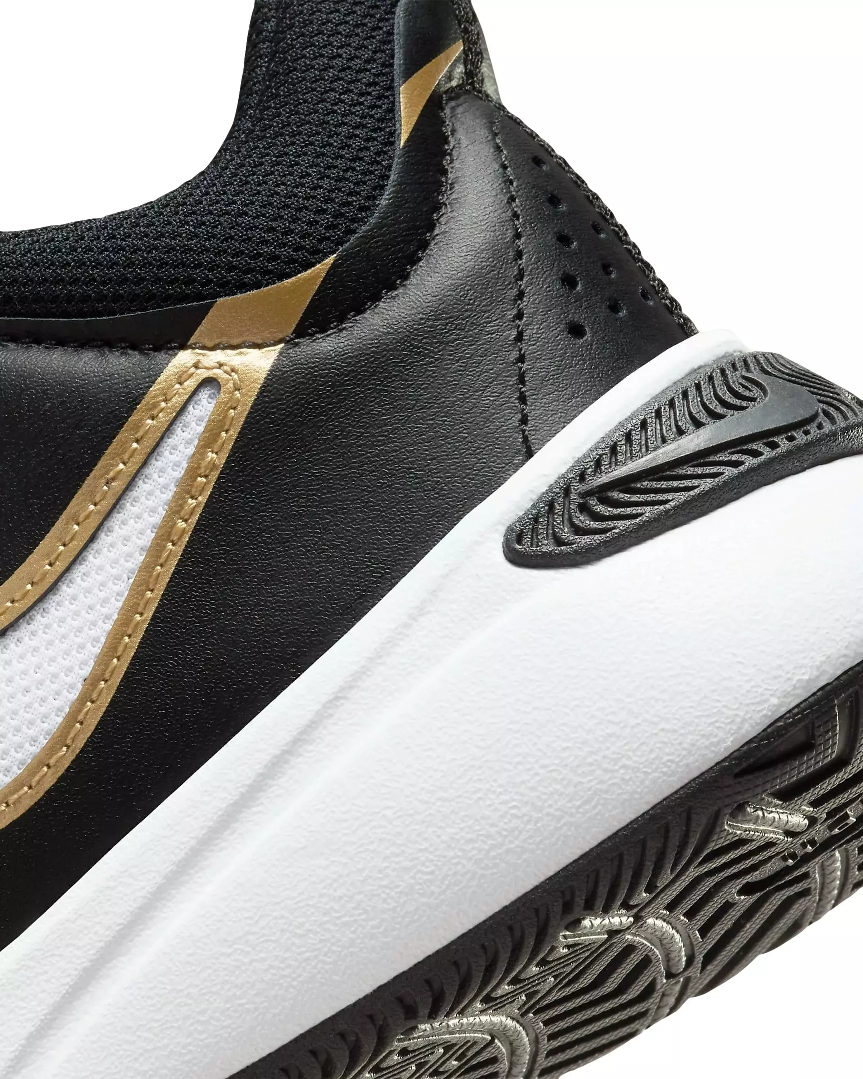 Nike Team Hustle D 11 "Black/White/Metallic Gold" Grade School Boys' Basketball Shoe - BLACK/WHITE/GOLD