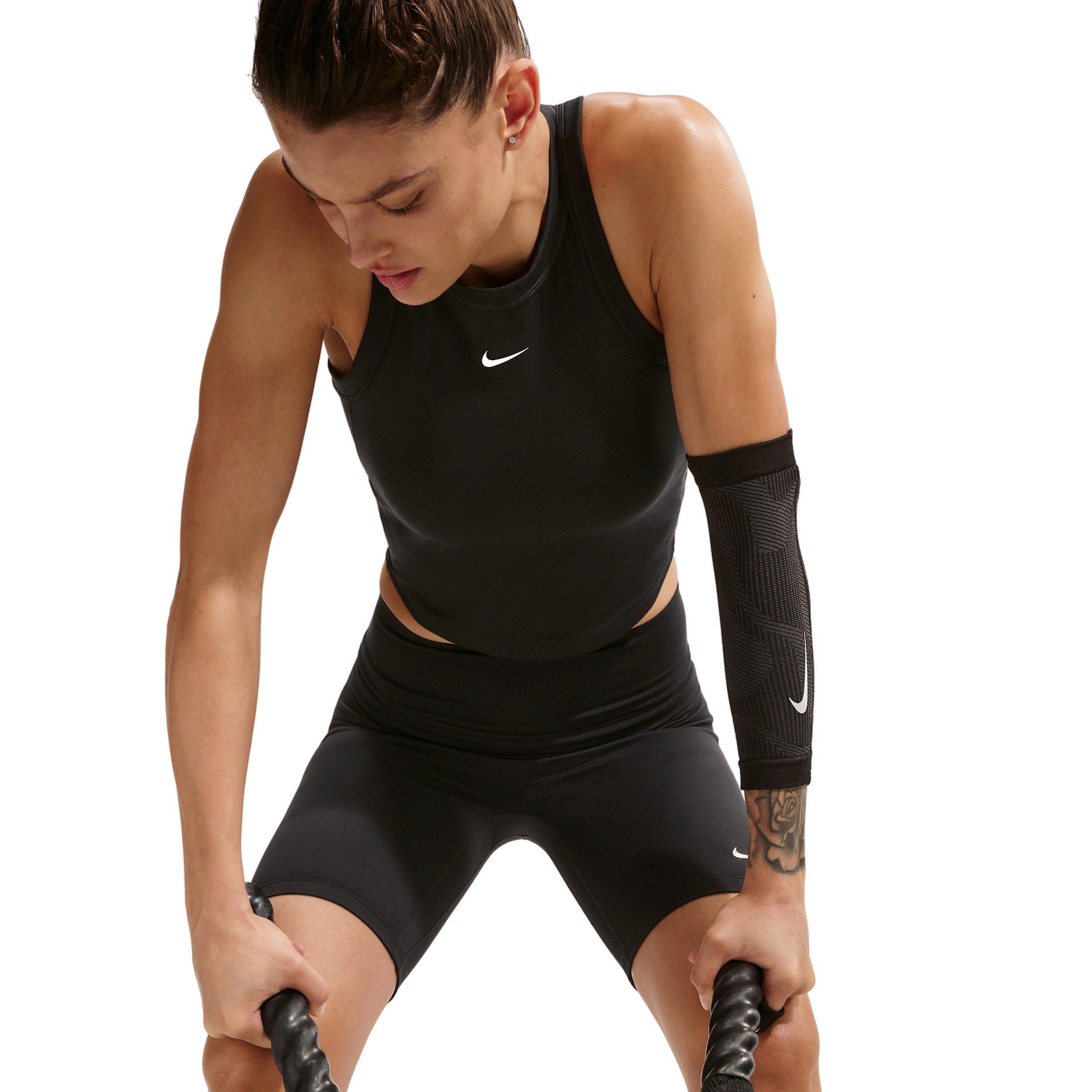 Nike Women's One Fitted Dri-FIT Cropped Tank Top -Black - BLACK Thumbnail View 3