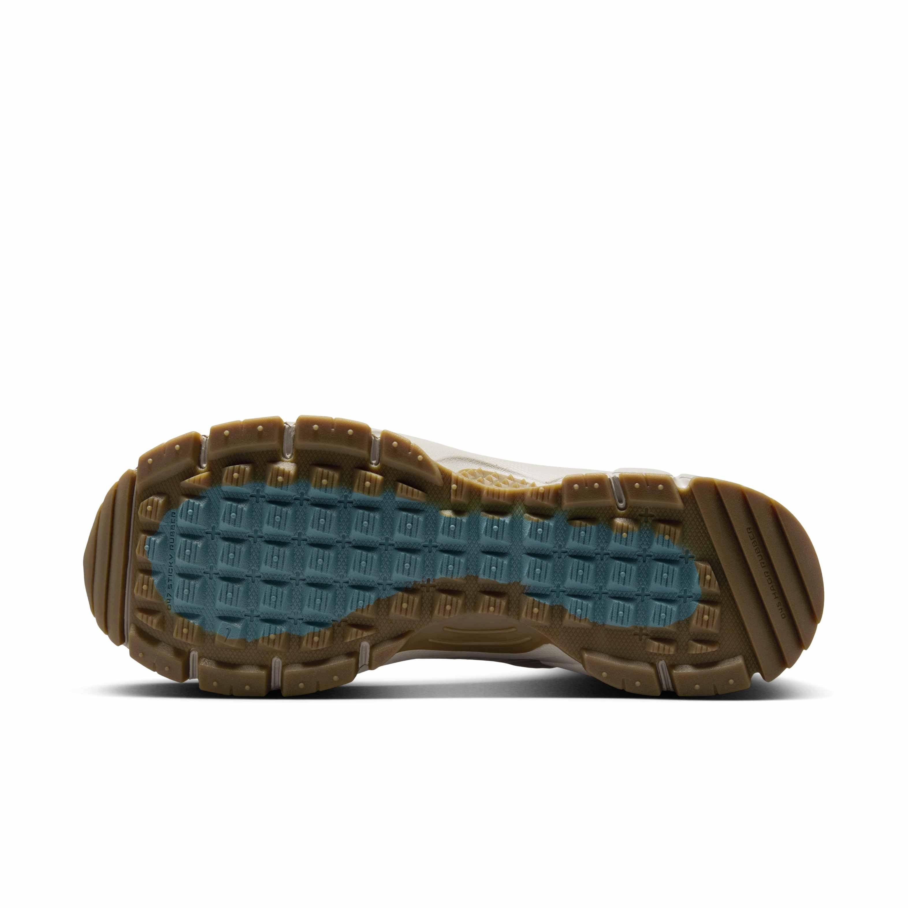 Nike Zoom Vomero Roam Winterized Men's "College Grey/Vast Grey/Gum Dark Brown/White" Shoe