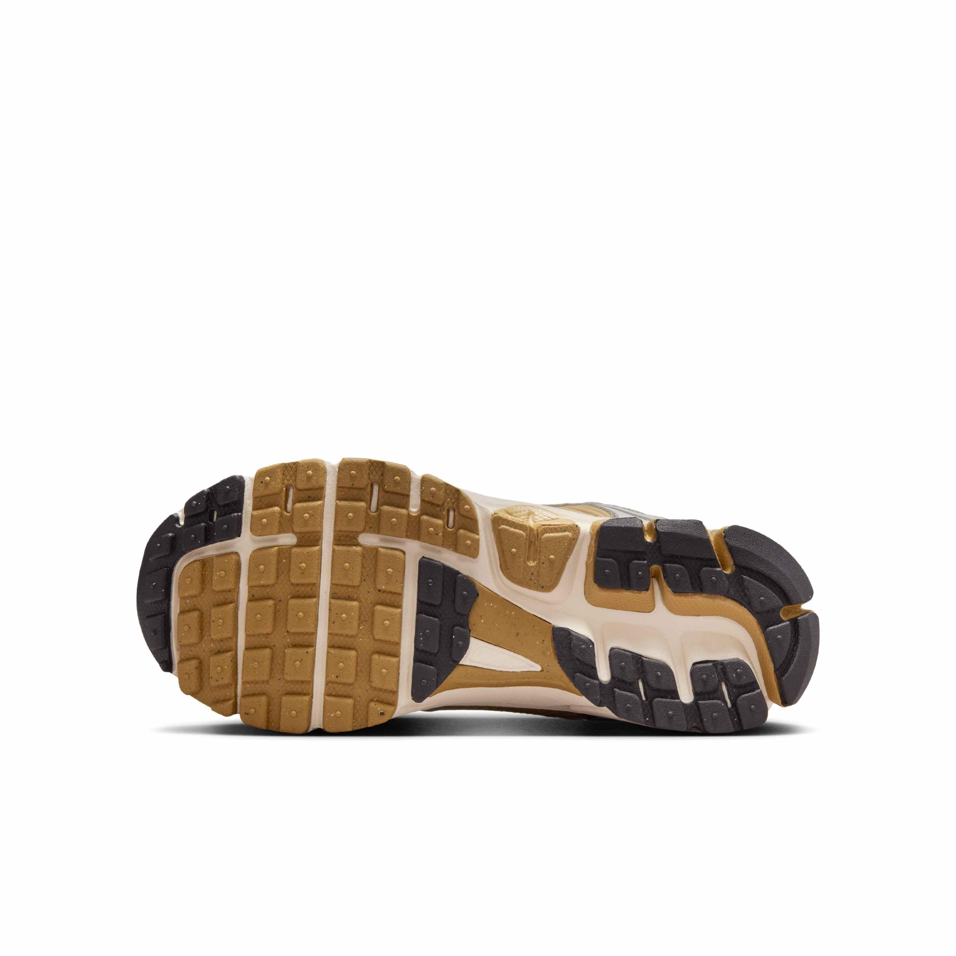 Nike Vomero 5 Grade School Boys' "Metallic Pewter/Parachute Beige/White/Medium Ash" Shoe