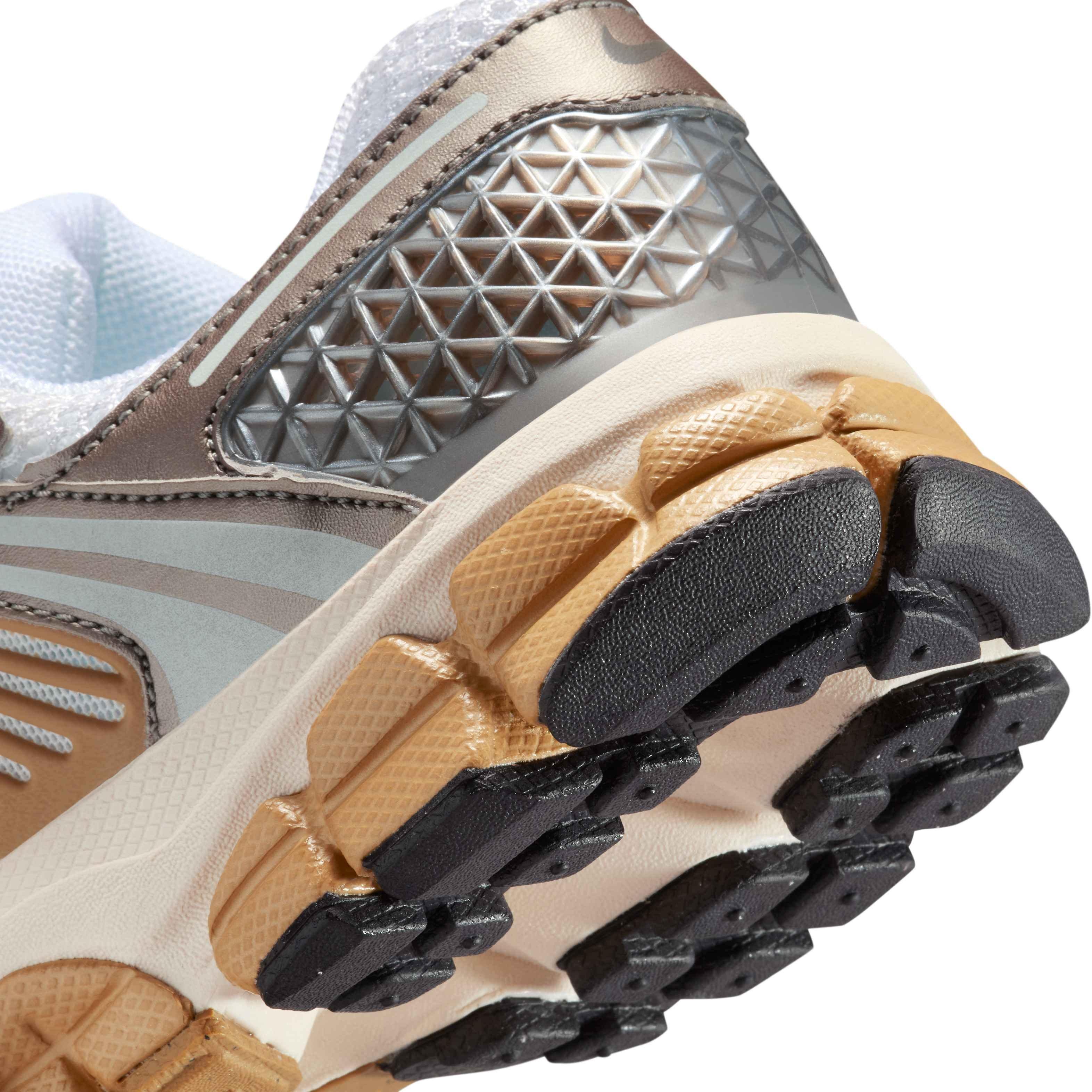 Nike Vomero 5 Grade School Boys' "Metallic Pewter/Parachute Beige/White/Medium Ash" Shoe