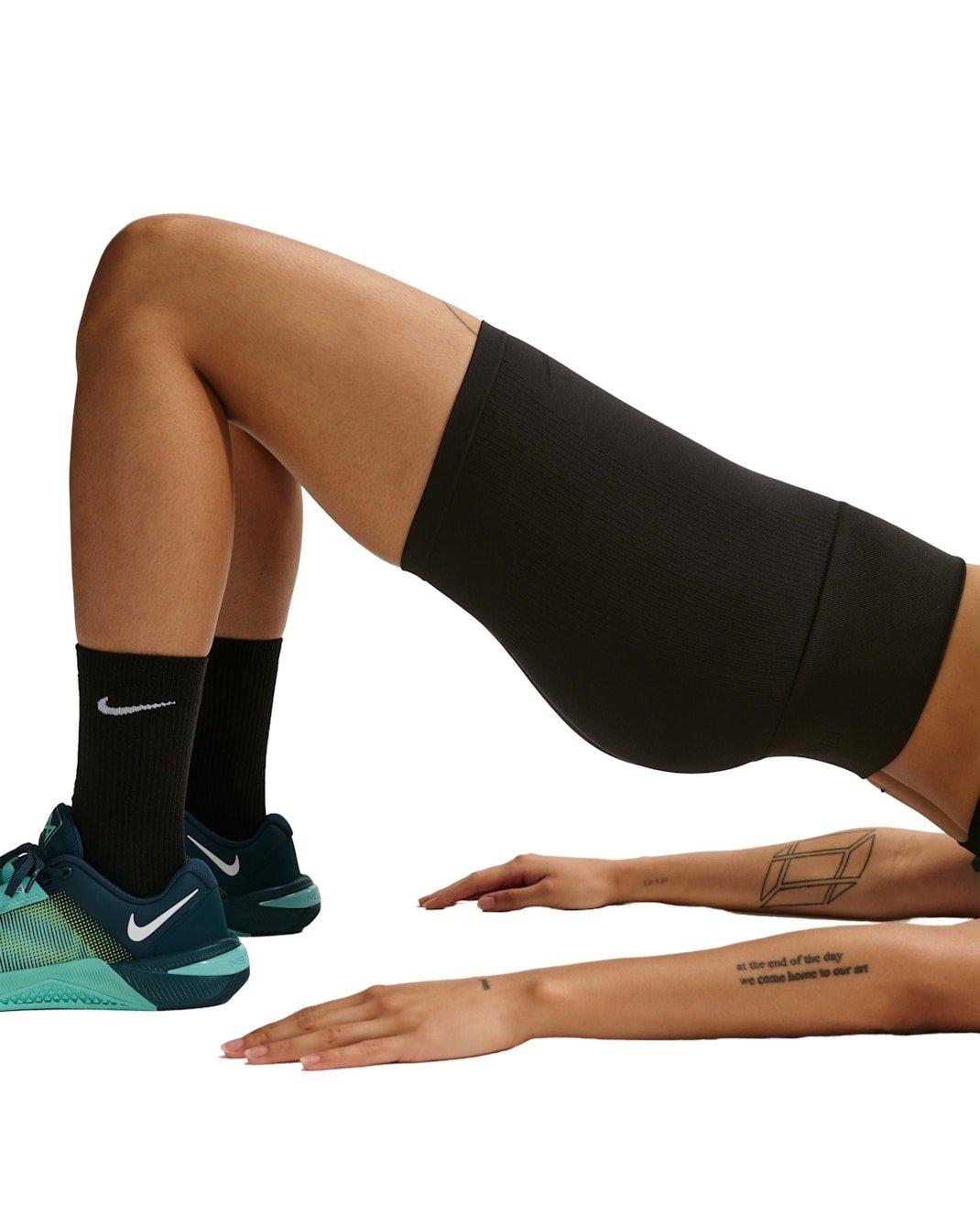 Nike Women's Pro Seamless Dri-FIT High-Waisted 5" Biker Shorts -Black - BLACK Thumbnail View 3