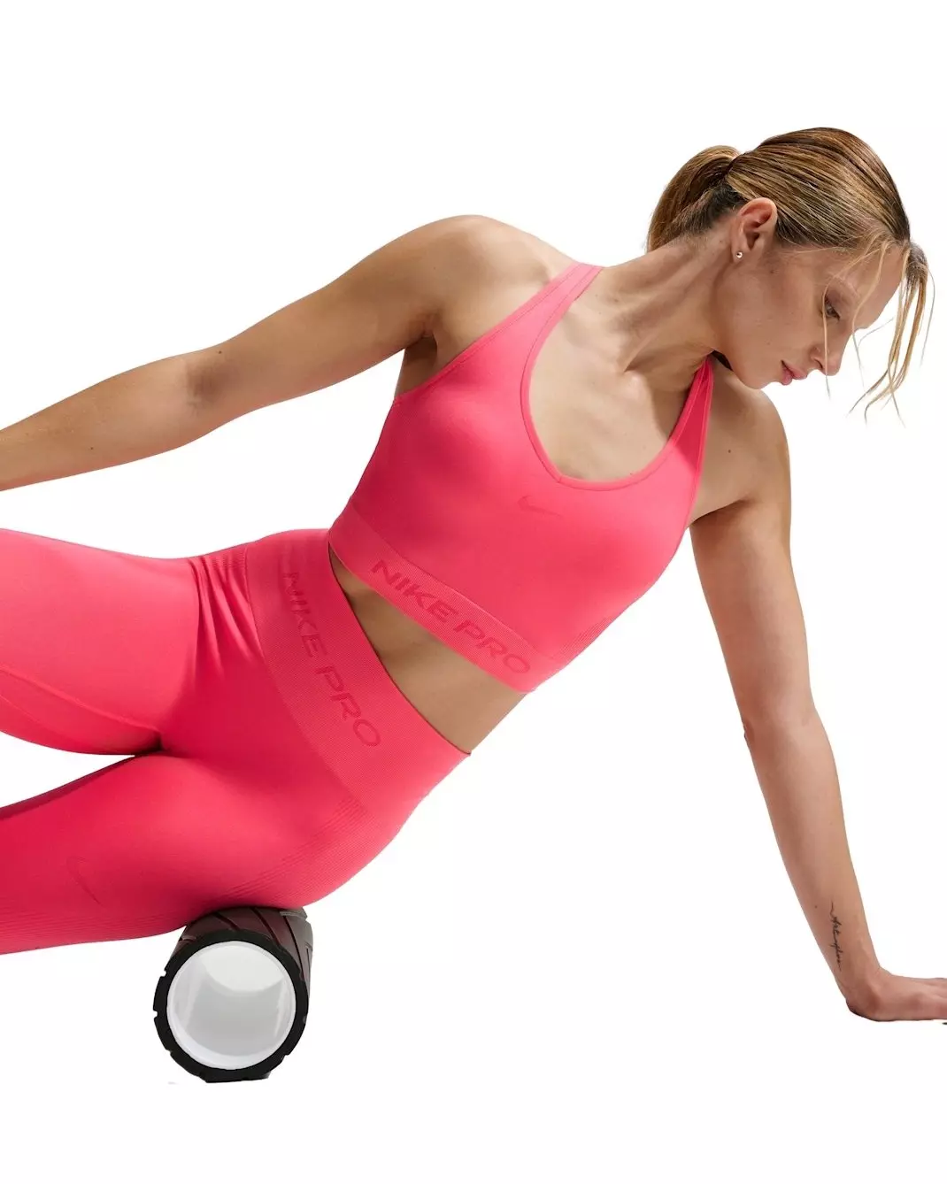 Nike Women's Pro Seamless Dri-FIT Cropped Tank Top - Coral - CORAL