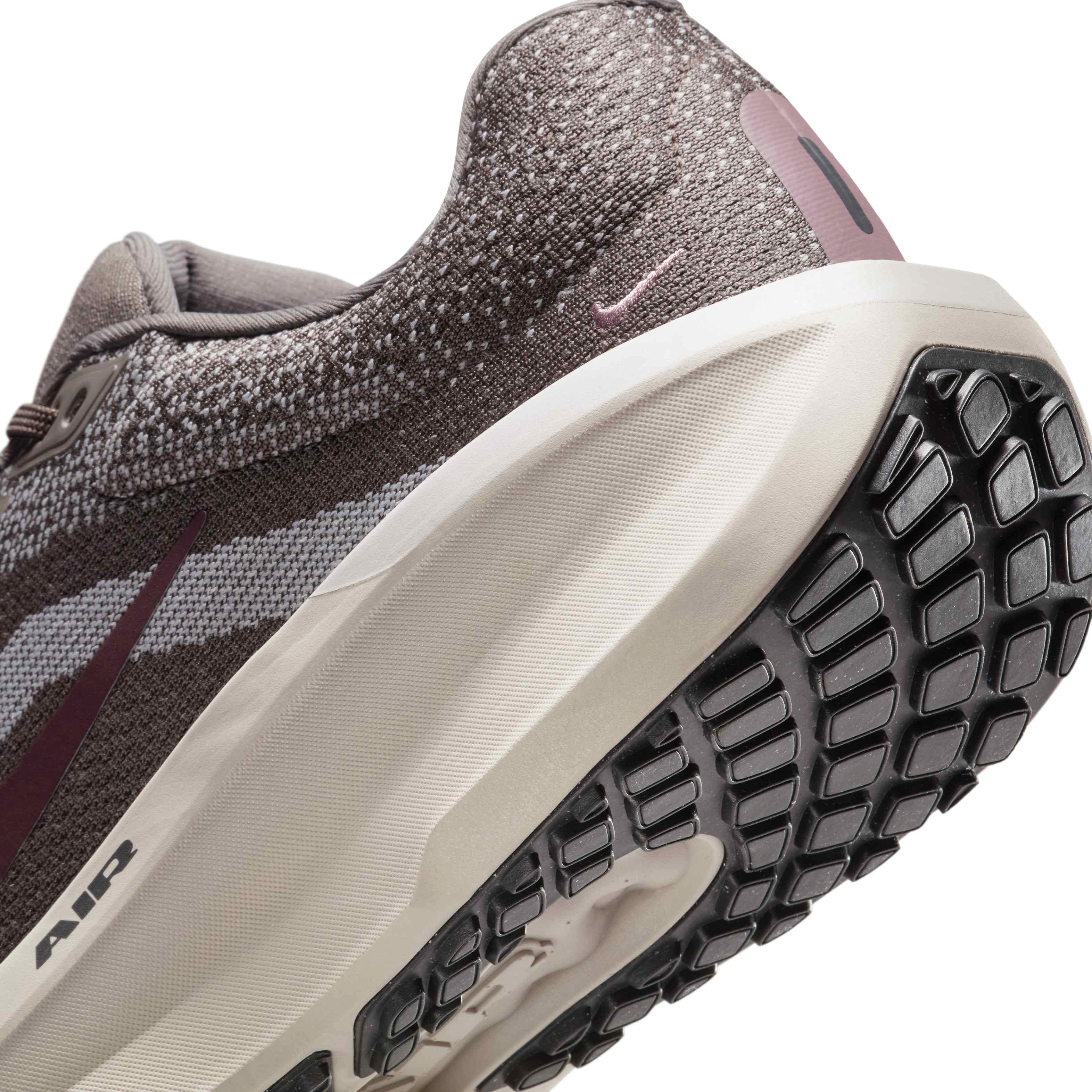 Nike Winflo 11 "Cave Stone/Vast Grey/Dark Smoke Grey/Burgundy Crush" Men's Running Shoe - STONE/GREY/DK GREY/BURGUNDY Thumbnail View 8