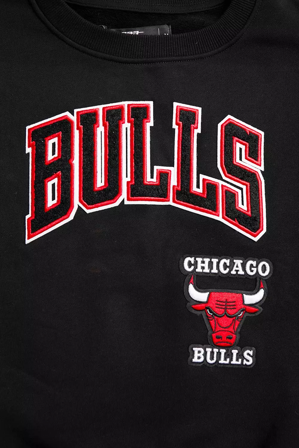 Pro Standard Women's Chicago Bulls Retro Classics Crewneck - Black/Red - BLACK/RED