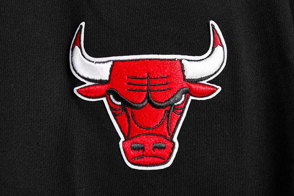 Pro Standard Women's Chicago Bulls Retro Classics Crewneck - Black/Red - BLACK/RED