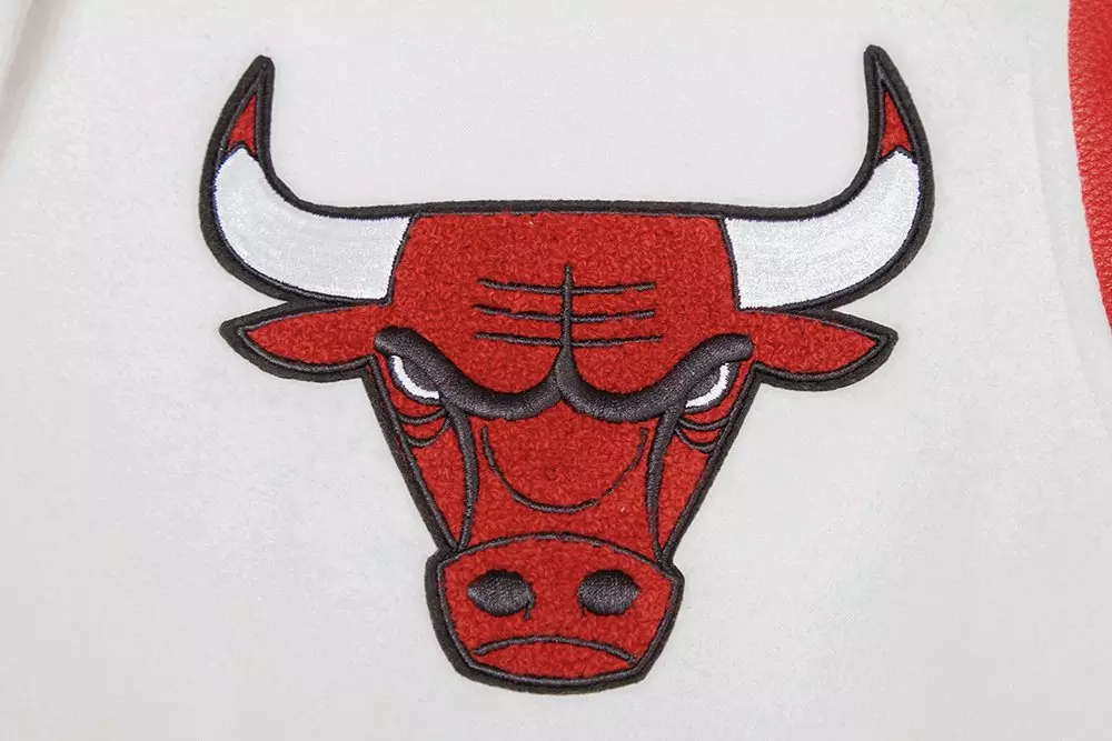 Pro Standard Women's Chicago Bulls Retro Classic Varsity Jacket - Eggshell/Red - EGGSHELL/RED