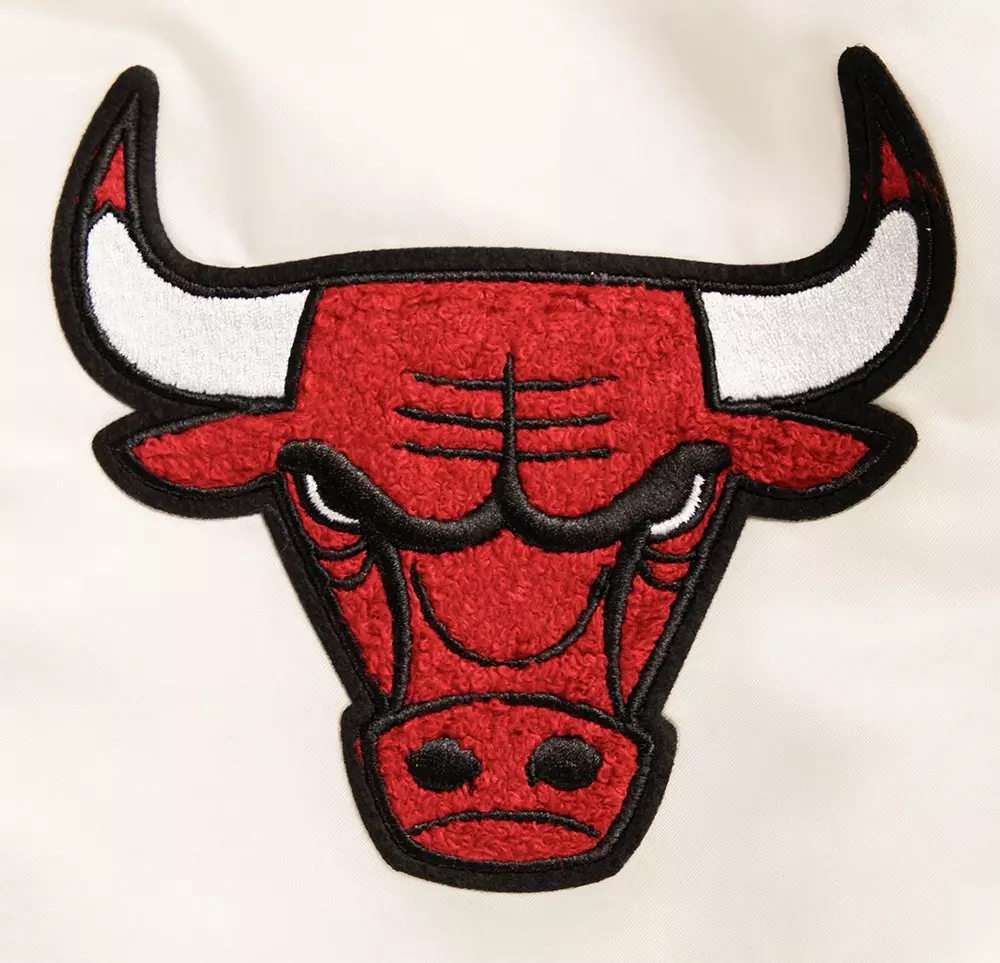 Pro Standard Women's Chicago Bulls Retro Classic Varsity Jacket - Eggshell/Red - EGGSHELL/RED