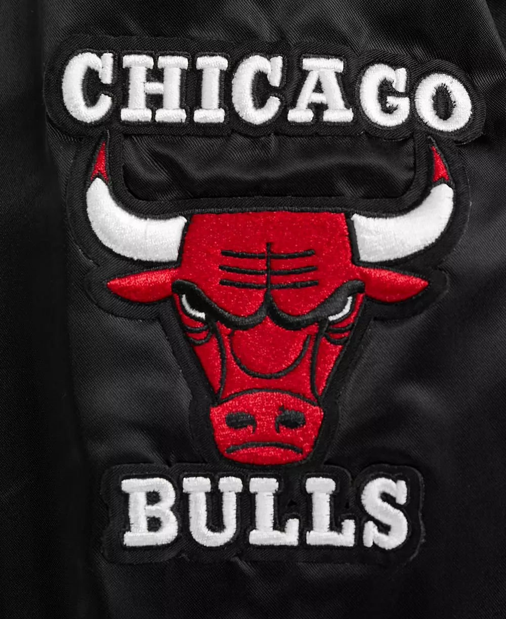 Pro Standard Women's Chicago Bulls Retro Classic Varsity Jacket - Black/Red - BLACK/RED