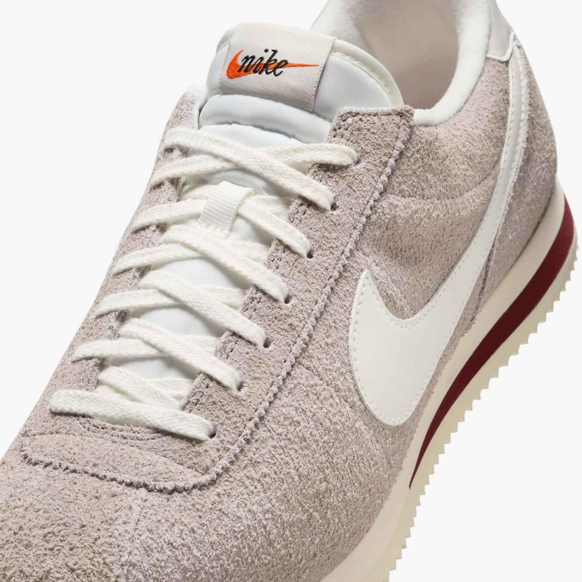 ☆Nike☆ Cortez SE M College Grey Dark Team Red Coconut Milk Nike Cortez SE Suede 